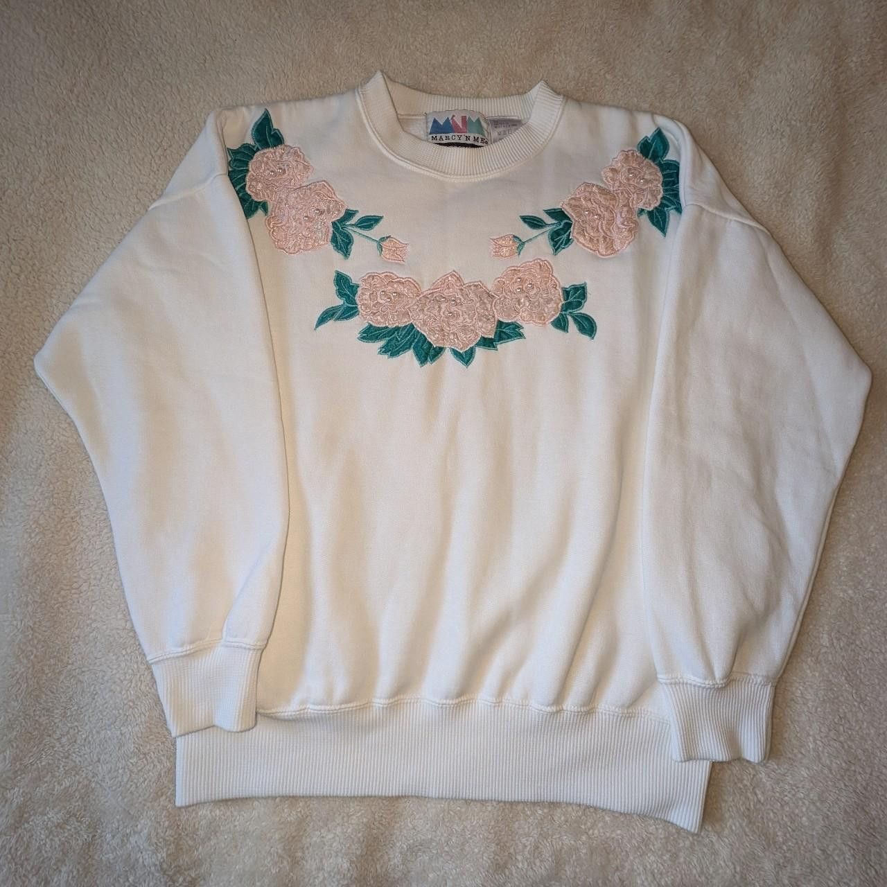 Vintage Vintage 90s White Crewneck Sweatshirt w/Pink Roses & Pearls Size M / US 6-8 / IT 42-44 - 3 Thumbnail