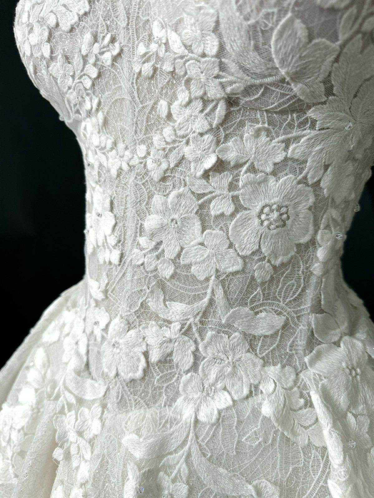 Other Preloved US 6 Anna Augusta Embroidered appliqués Bridal Gown Size M / US 6-8 / IT 42-44 - 5 Thumbnail