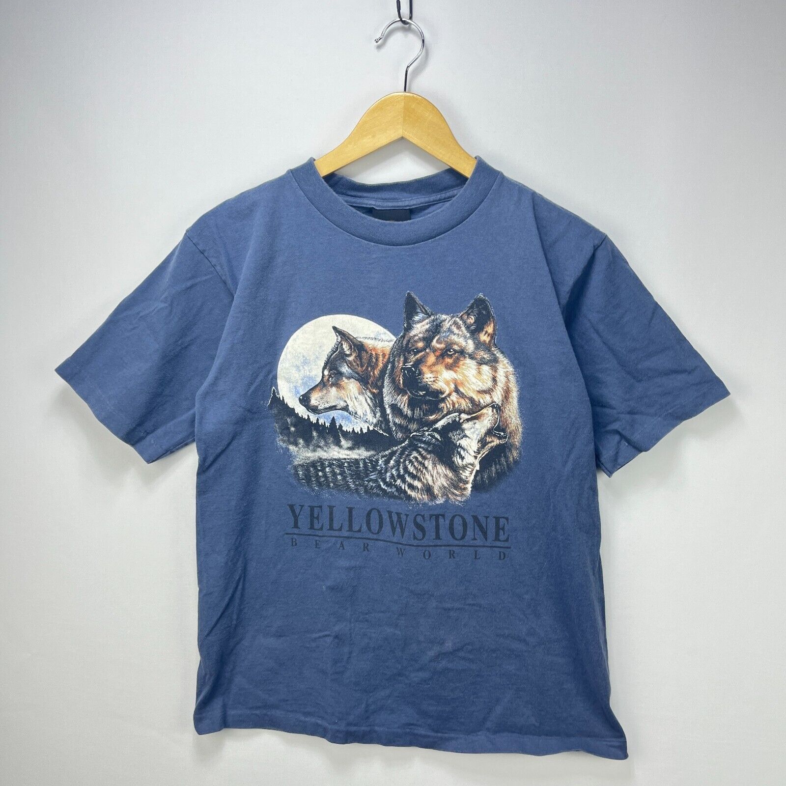 Vintage Vintage Yellowstone Wolf Dog Nature T-Shirt Medium Size US M / EU 48-50 / 2 - 1 Thumbnail
