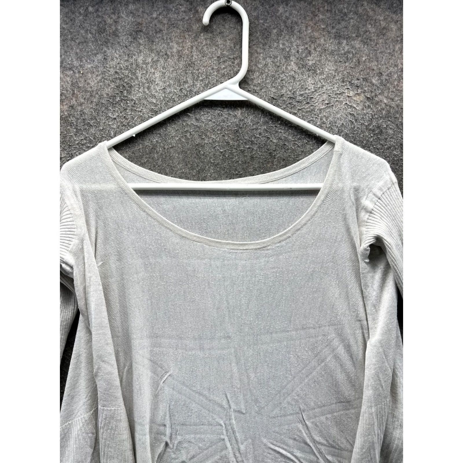 Lululemon Lululemon Shirt Womens Small Gray Long Sleeve Scoop Neck Lightweight Yoga Top Size S / US 4 / IT 40 - 6 Thumbnail