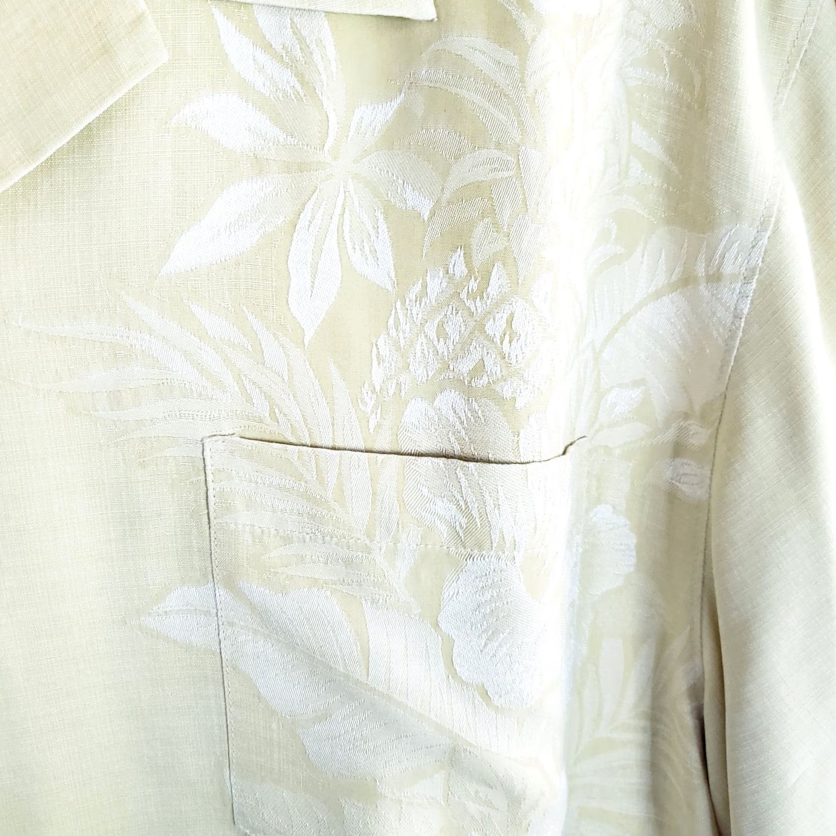 Tommy Bahama Tommy Bahama 100% Silk Men Shirt Yellow Floral Hawaiian Button Front Short Sleeve L Textured Pocketed Zip? Size US L / EU 52-54 / 3 - 5 Thumbnail