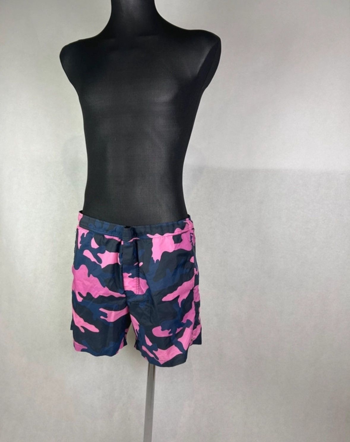 Valentino Valentino Garavani shorts Size US 38 / EU 54 - 2 Thumbnail