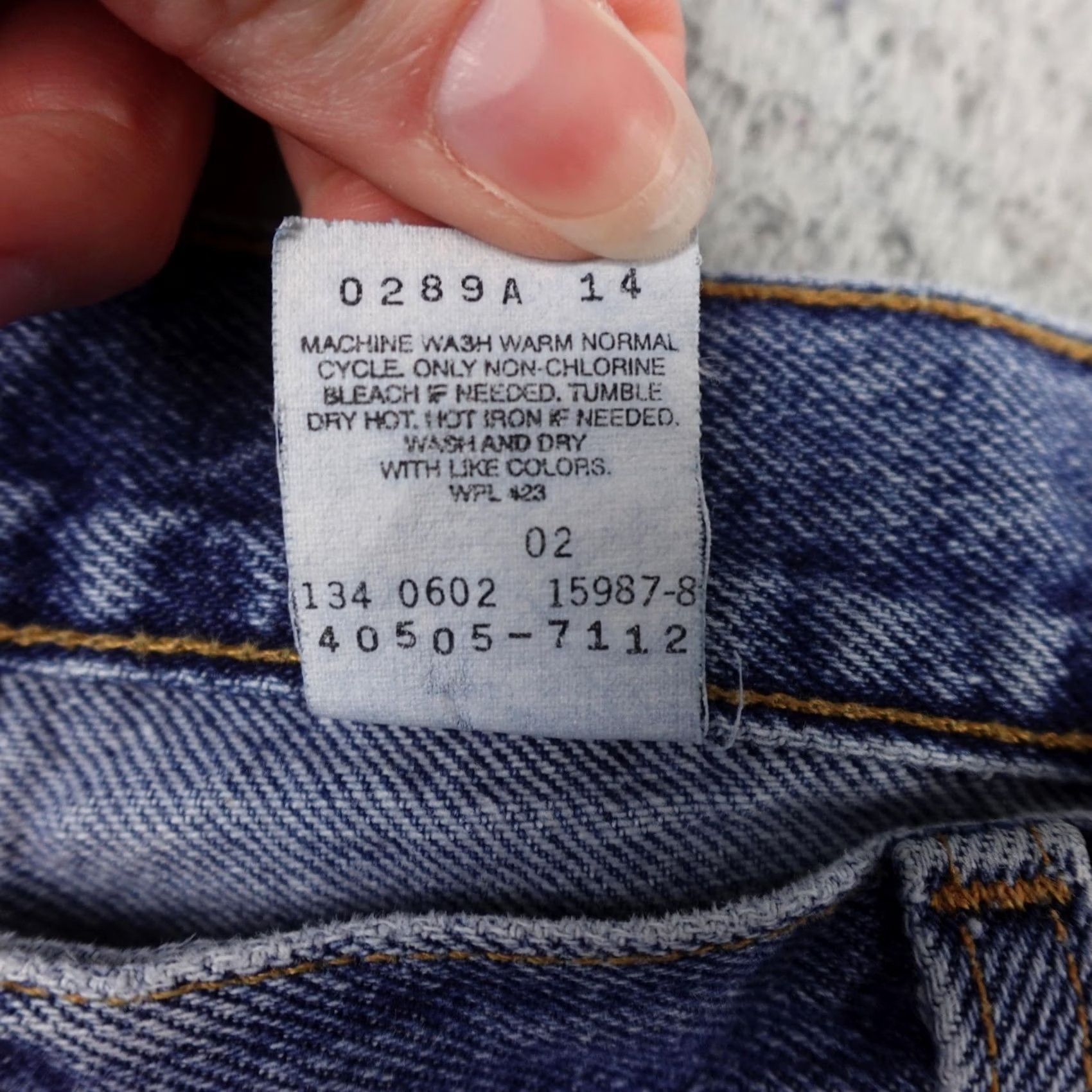 Levi's VINTAGE Levi's 505 Jeans Mens 36x30 (Fits 34x30) Blue Denim Regular Fit Straight 90s Size US 36 / EU 52 - 4 Thumbnail