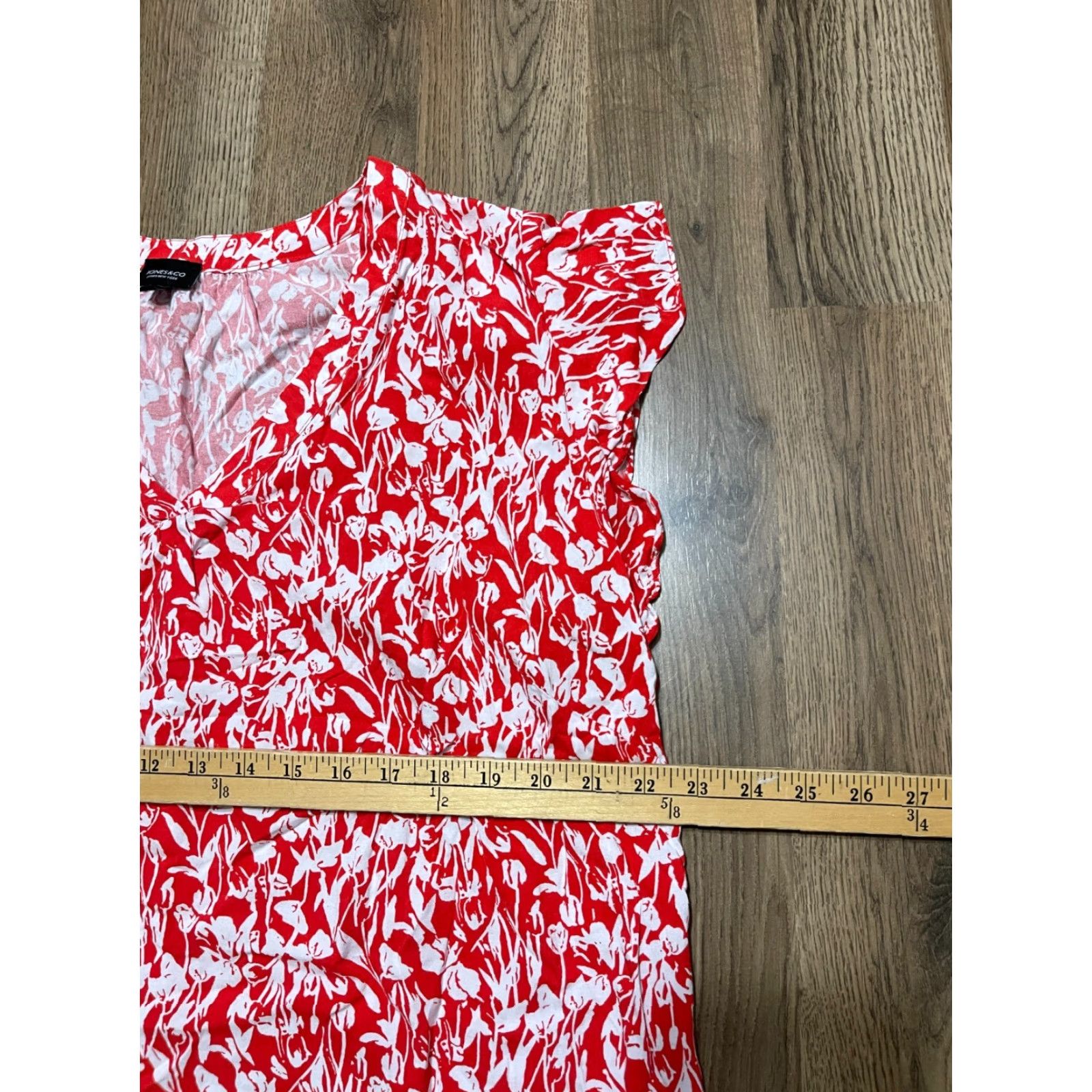 Jones New York Jones New York Shirt, Women's 2X, Floral, V-neck, Ruffle Sleeve, White Red, T-Shirt, Casual, 2X Womens Size XXL / US 16-18 / IT 52-54 - 3 Thumbnail