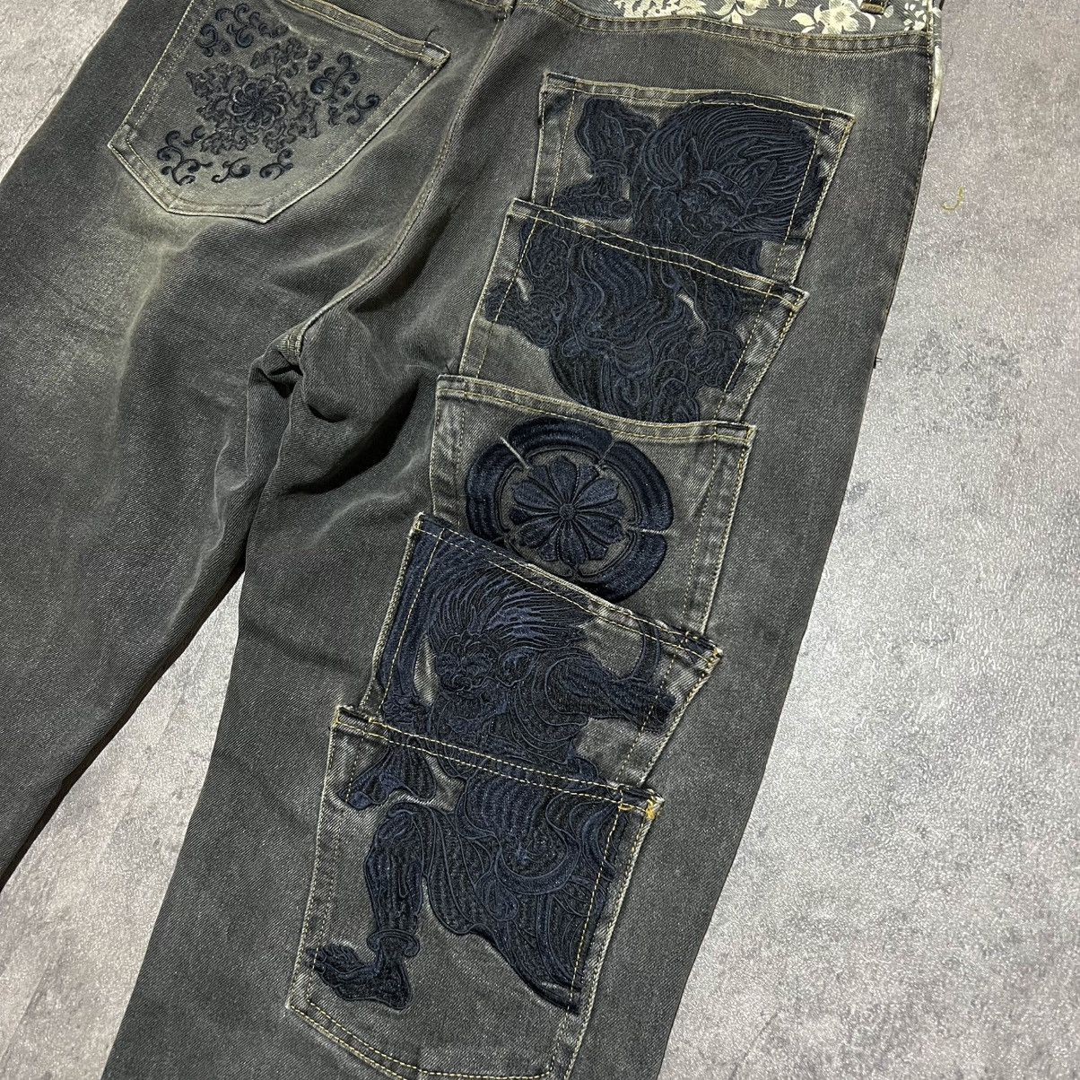 Japanese Brand Karakuri Tamashii Multi Pocket Oni Embroidery Baggy Jeans Size US 36 / EU 52 - 8 Thumbnail