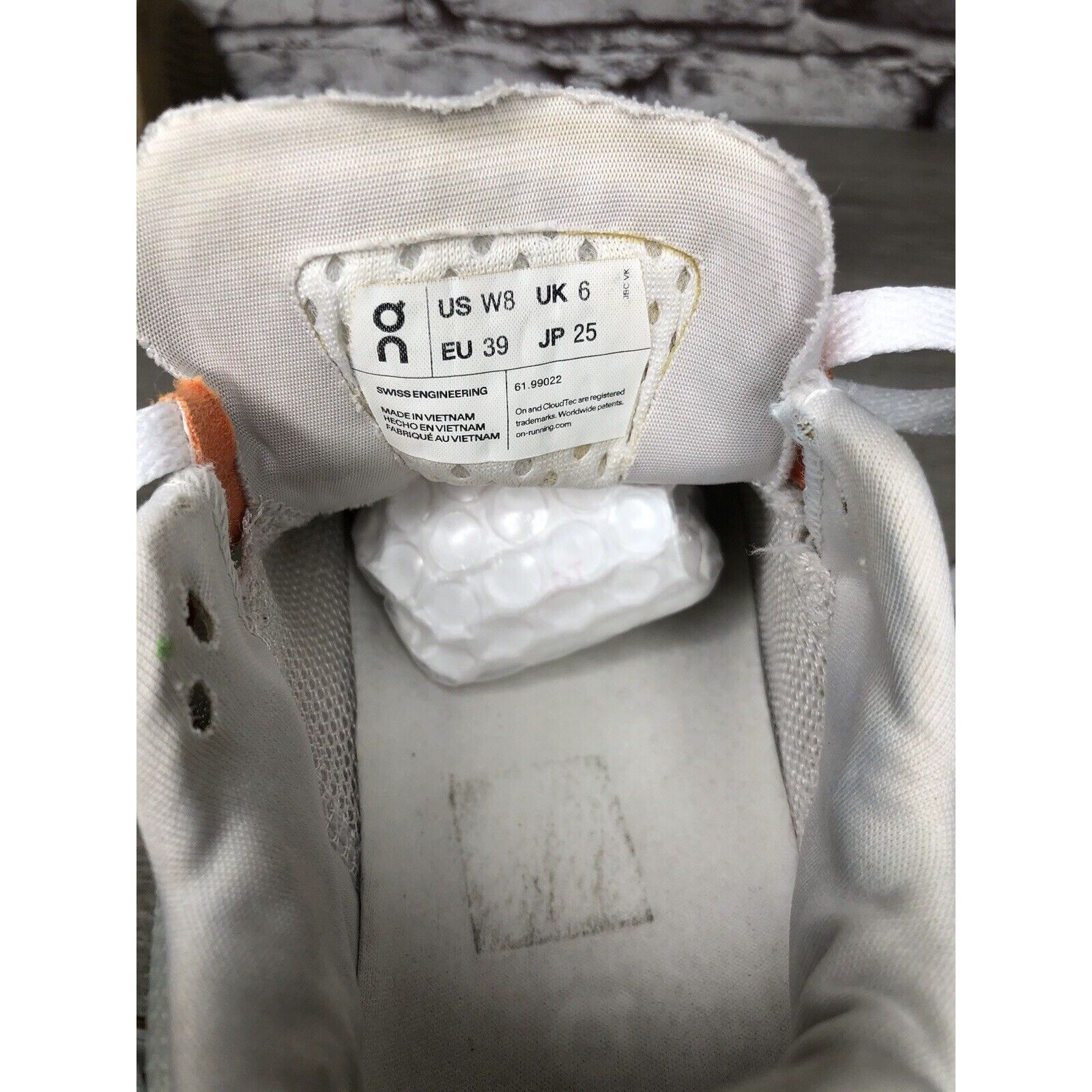 On On Cloud Wide Lime Green Gray White LaceUp Gym Running Shoes Size US 8 / IT 38 - 13 Thumbnail