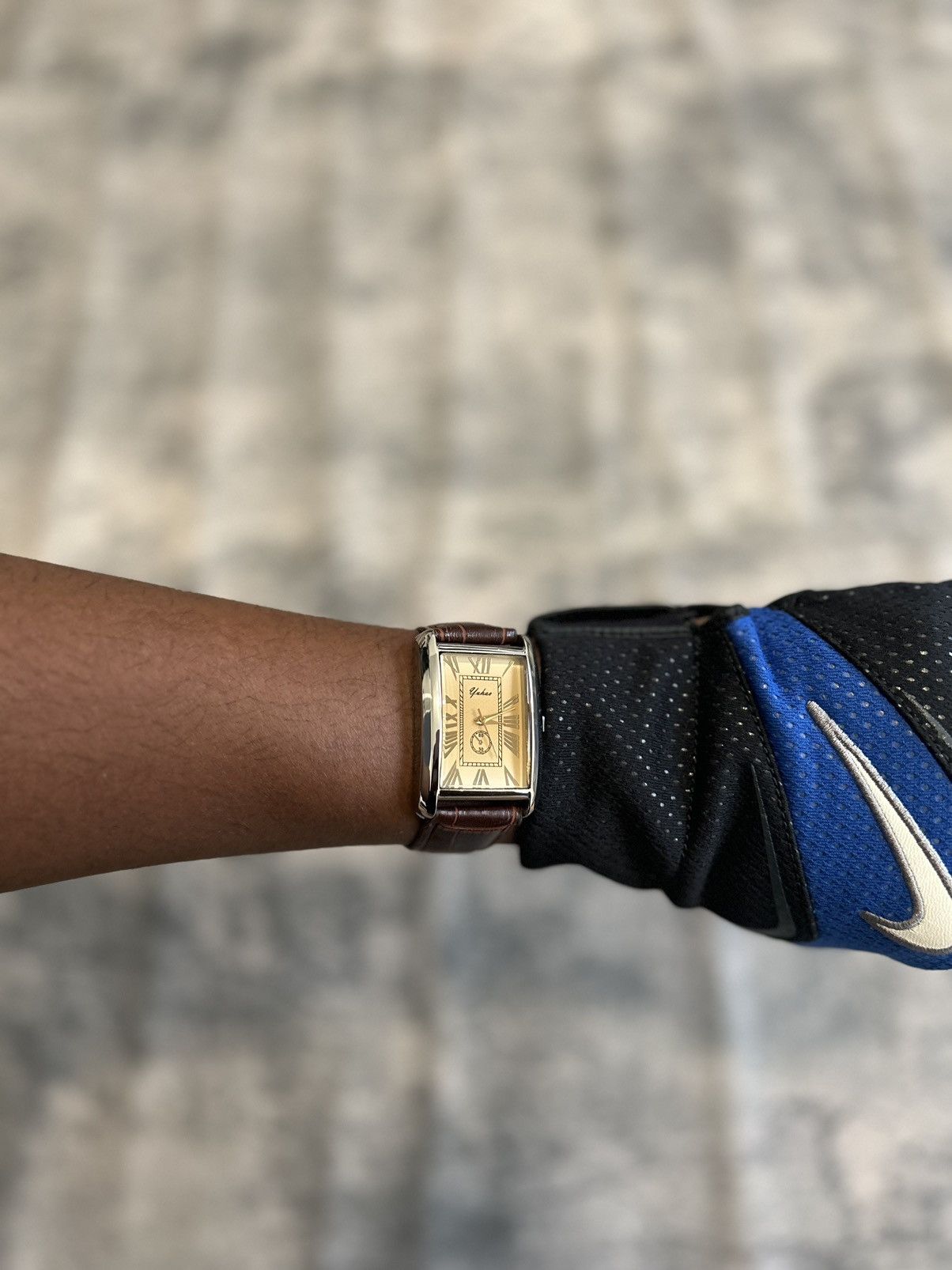 Vintage Vintage 90s vintage quiet luxury brown leather gold watch Size ONE SIZE - 2 Thumbnail