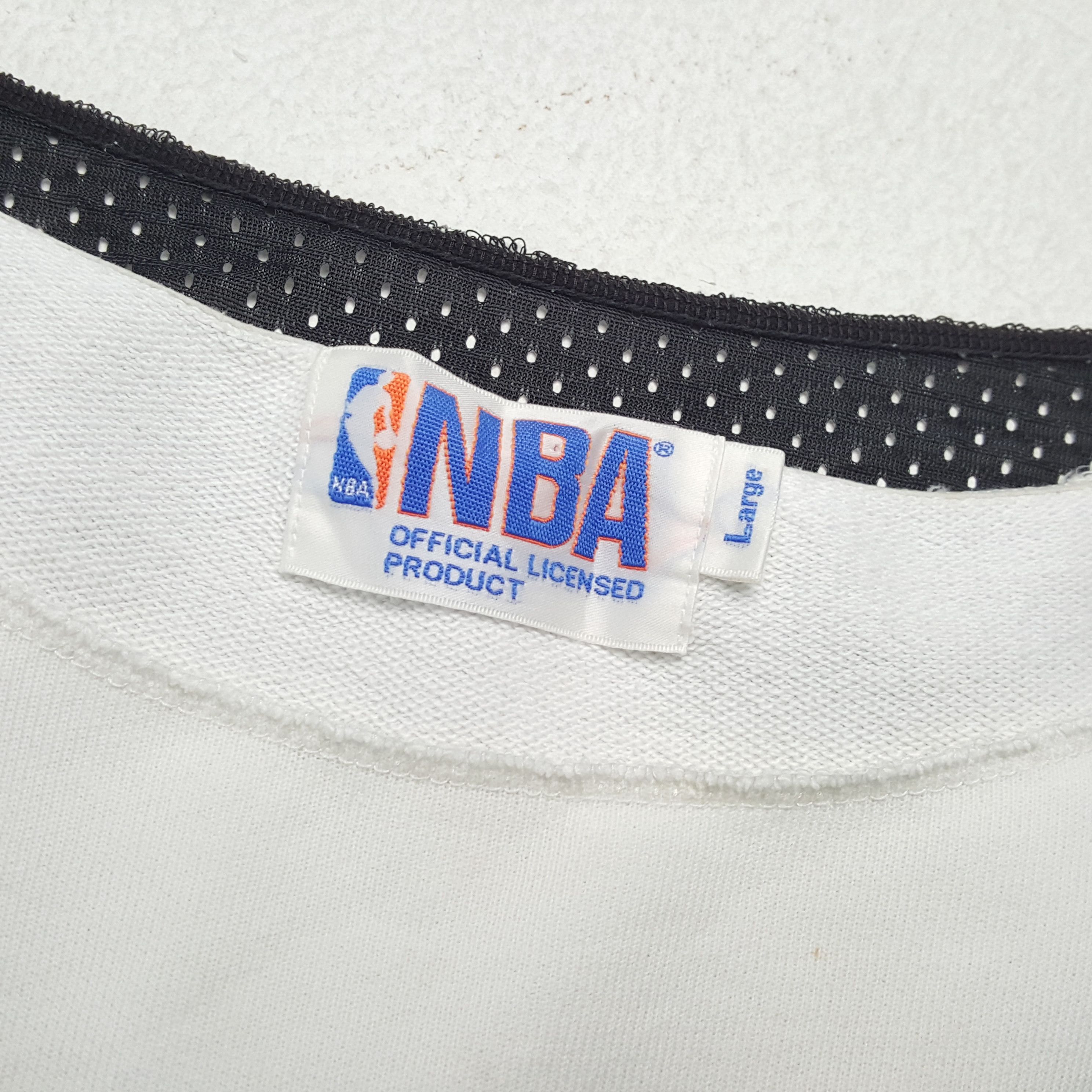 LOS ANGELES LAKERS Basketball Team Rare Tshirt