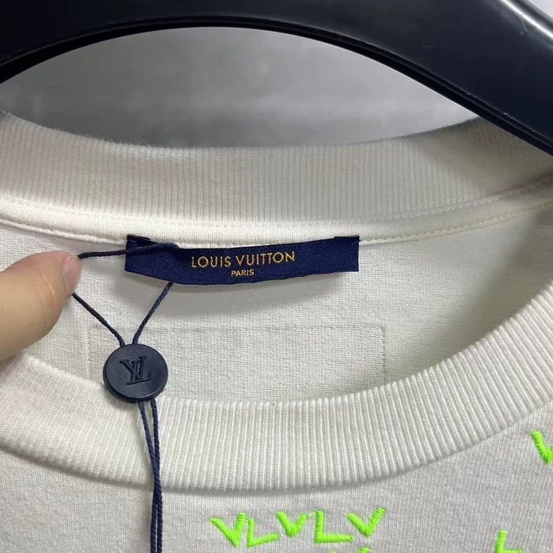 Louis Vuitton Louis Vuitton White monogrammed Logo Embroidered Crew Neck Size US XXL / EU 58 / 5 - 2 Thumbnail