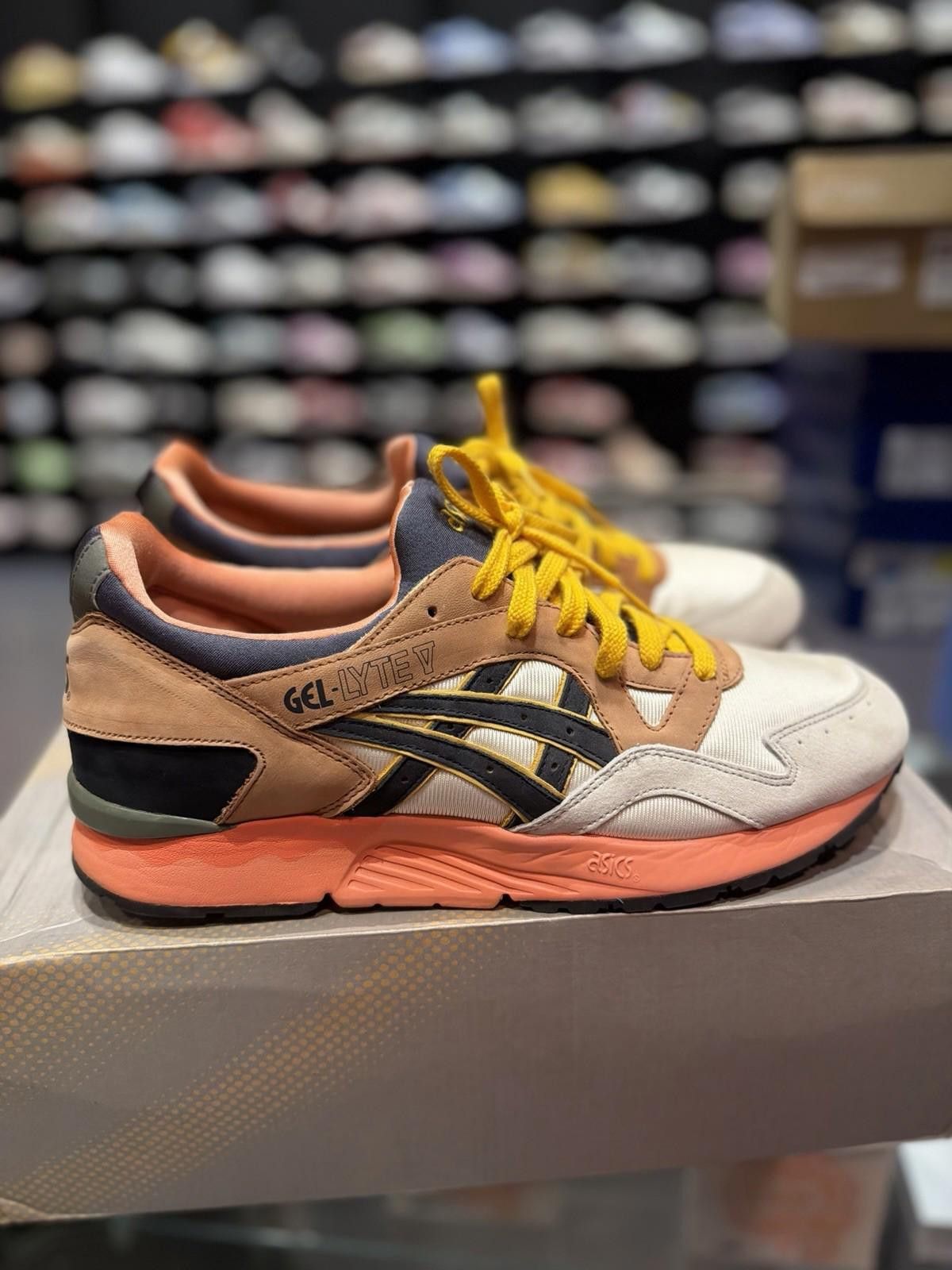 Asics ASICS GEL-Lyte V x Ubiq Midnight Bloom 2014 Size US Men’s 12 Size US 12 / EU 45 - 2 Thumbnail
