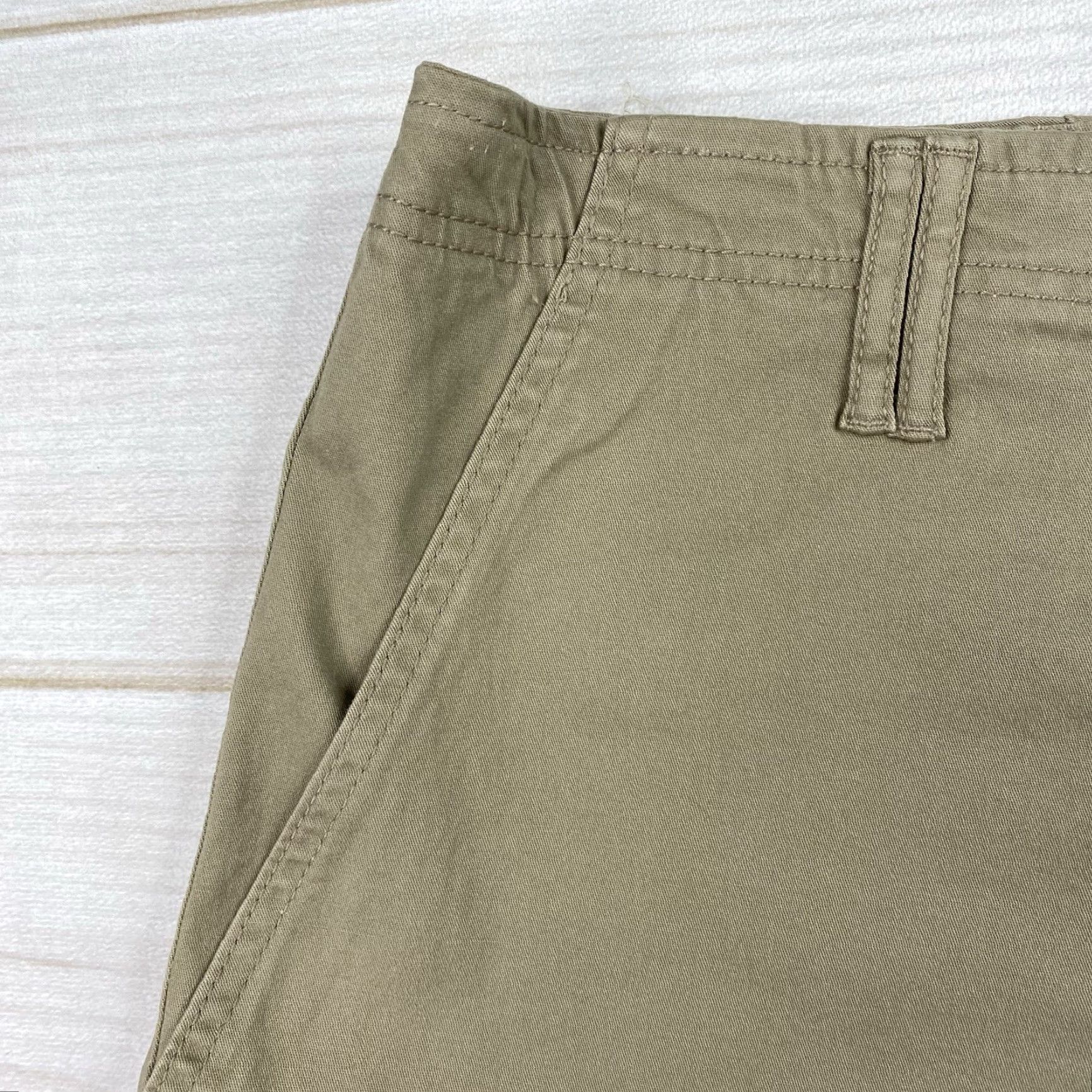 Vintage Terra & Sky Shorts Womens 16W Tan Button Pockets Stretch Khaki NWT Shorts Womens 16W Tan Button Up Cuffed Pockets Stretch Khaki NWT Size 38" / US 16 / IT 52 - 4 Thumbnail
