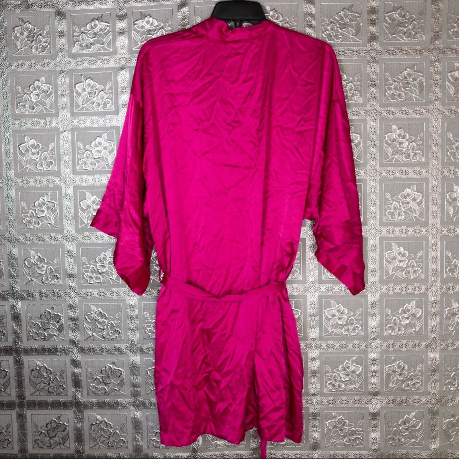 Victoria's Secret NWT Victoria's Secret Supermodel Backstage Wrap Size ONE SIZE - 4 Thumbnail