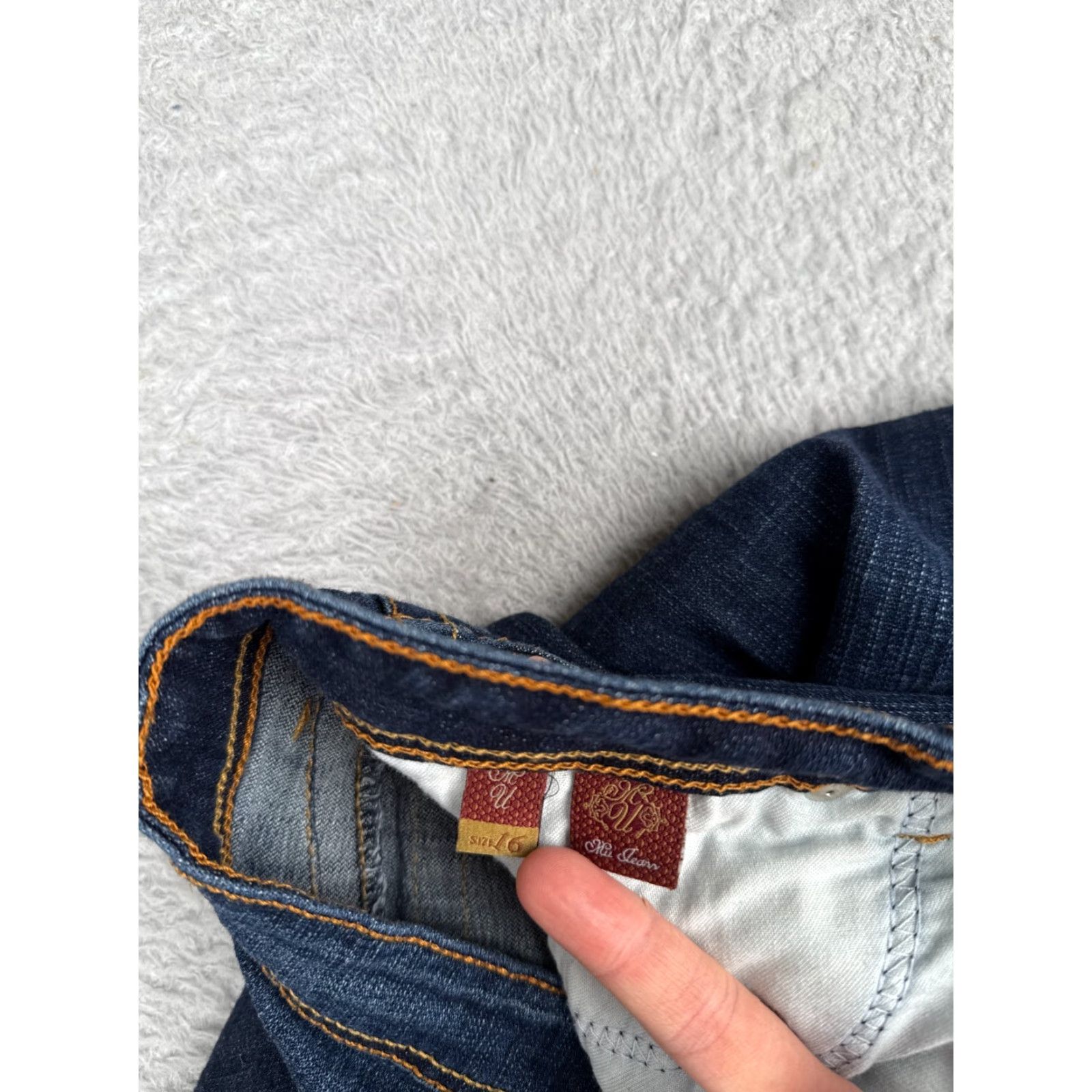 Vintage MU Jeans Womens Jeans Flared 16 Blue Denim High Rise Dark Cotton 31x32 5-Pocket Design Distressed Stretch Regular USA 31x32 Mens? Size 38" / US 16 / IT 52 - 7 Thumbnail