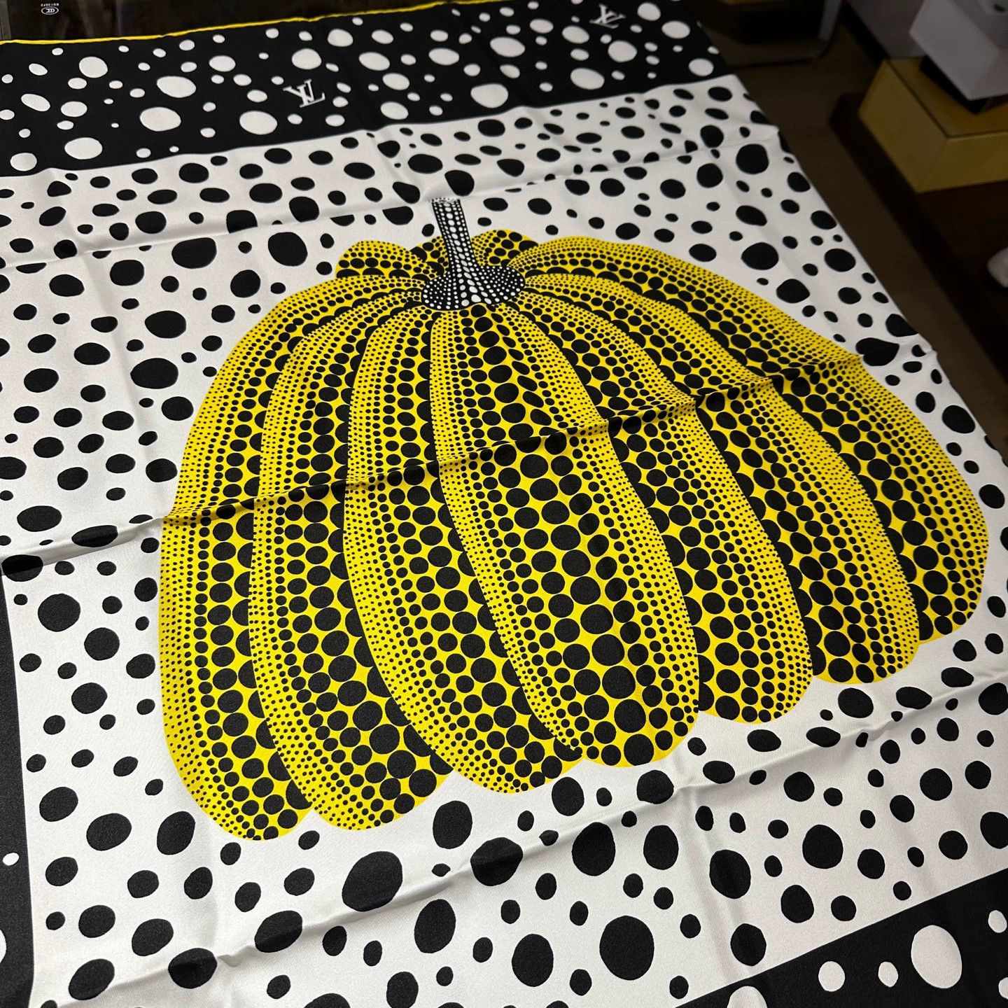 Louis Vuitton LV x Yayoi Kusama Polka Dot Pumpkin Silk Scarf Size ONE SIZE - 4 Thumbnail