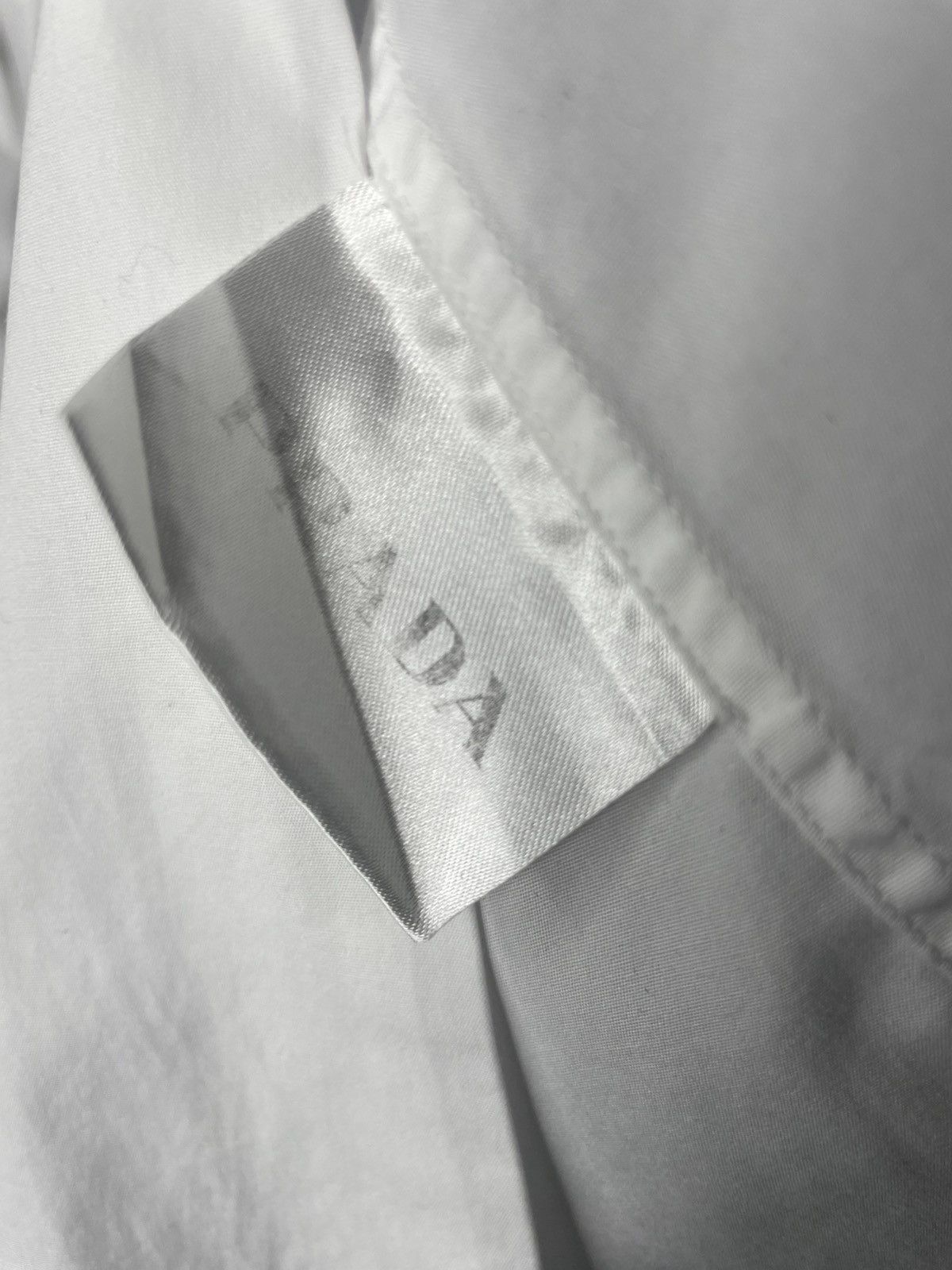 Prada Prada white shirt with contrast stitching. Size 39 /15-1/2 Size US M / EU 48-50 / 2 - 6 Thumbnail