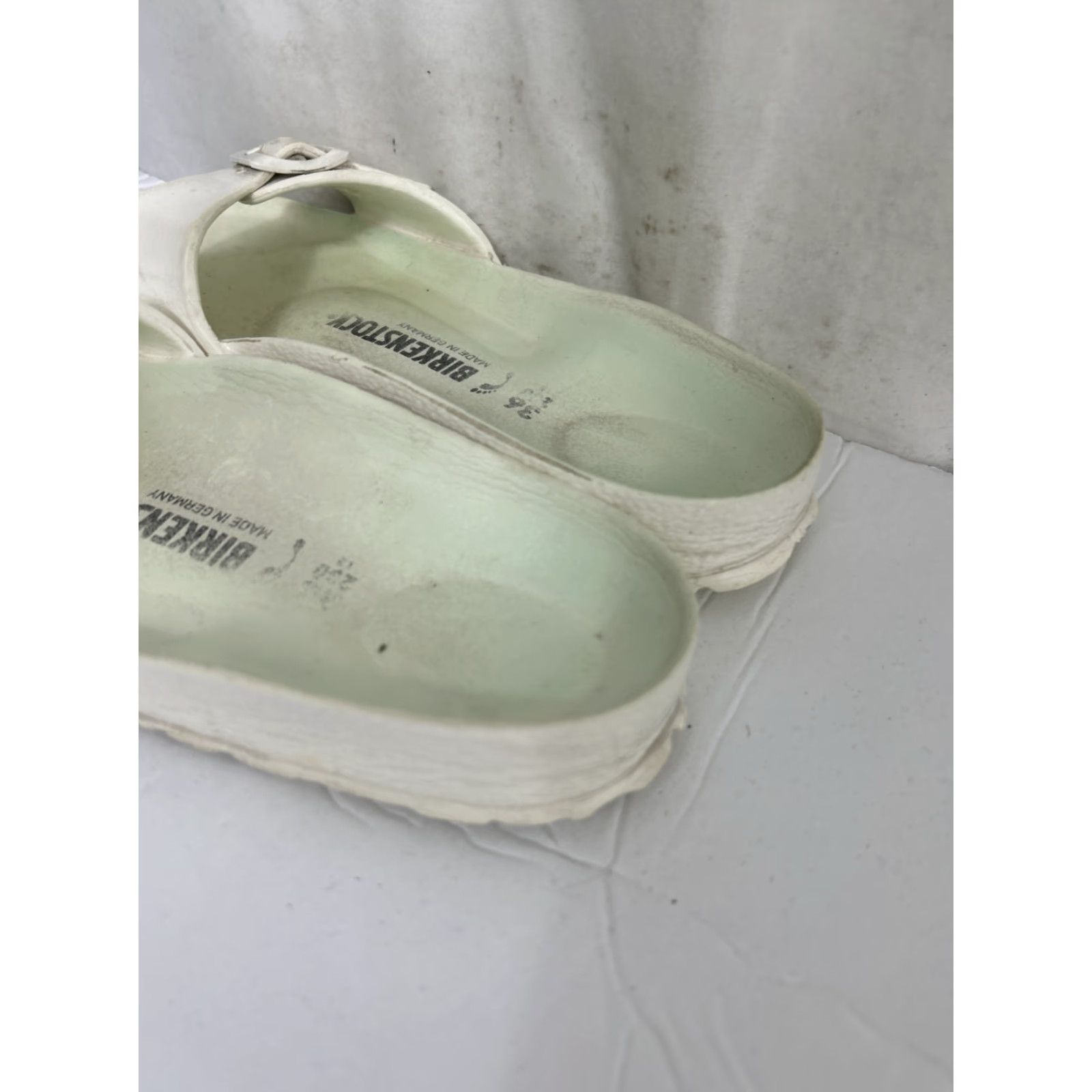 Birkenstock VINTAGE Birkenstock Madrid Sandal White Rubber Buckle 36 EU 5.5 US Womens Slip-On Weekender Shoes Size US 6 / IT 36 - 7 Thumbnail