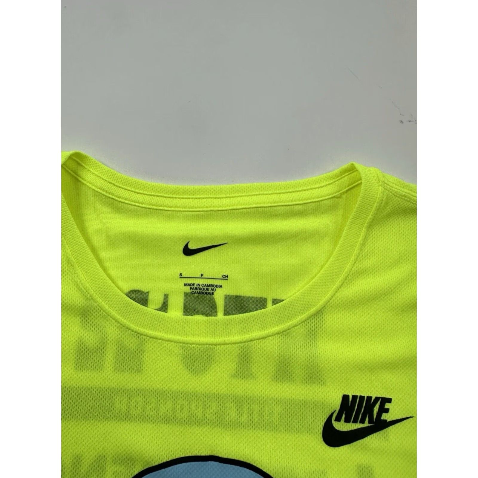 Nike NIKE Women's Small Yellow Hooded T-Shirt Short Sleeve Hood To Coast Relay 2022 Activewear Size S / US 4 / IT 40 - 3 Thumbnail