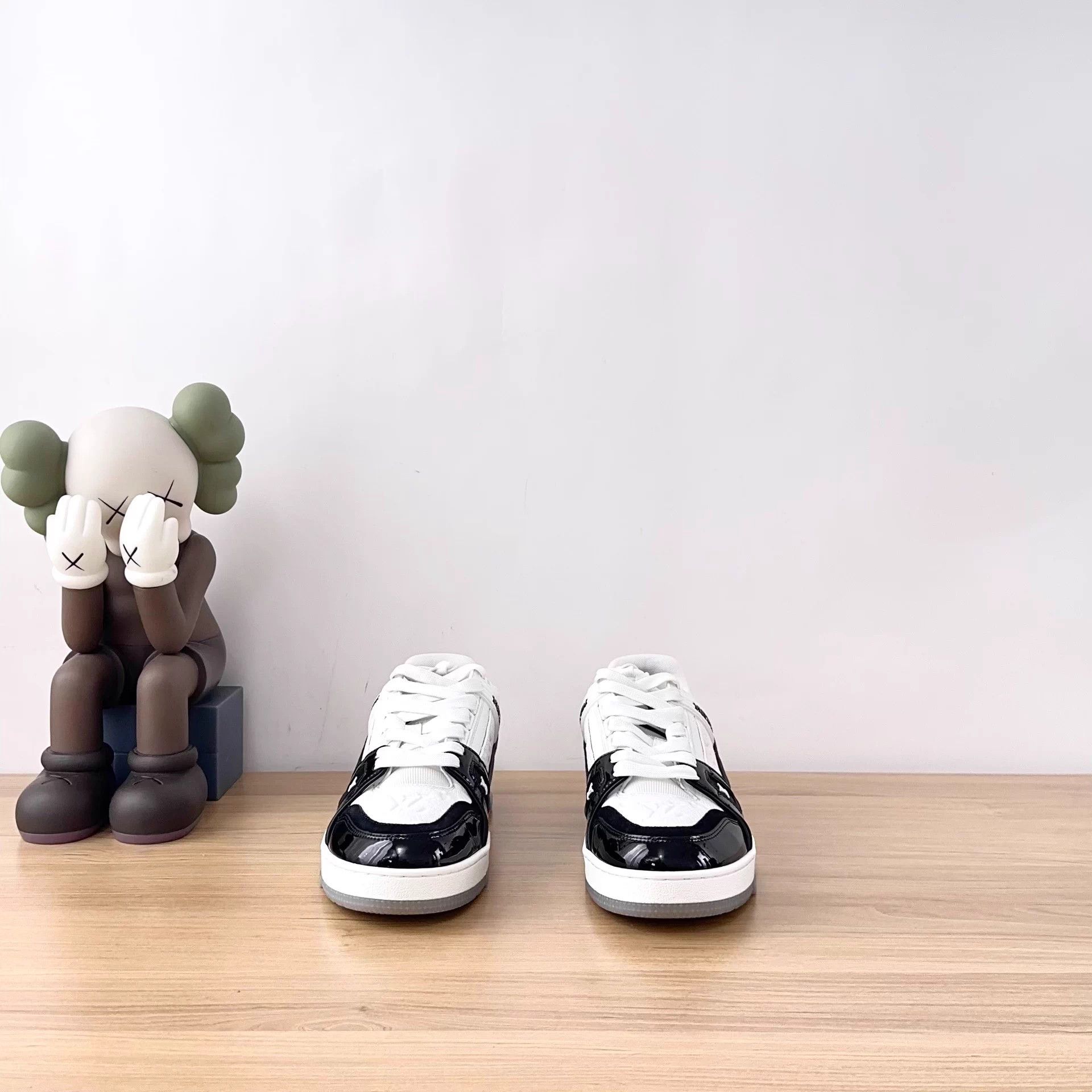 Louis Vuitton LV sneakers EUR 38.5 Size US 7.5 / IT 37.5 - 5 Thumbnail