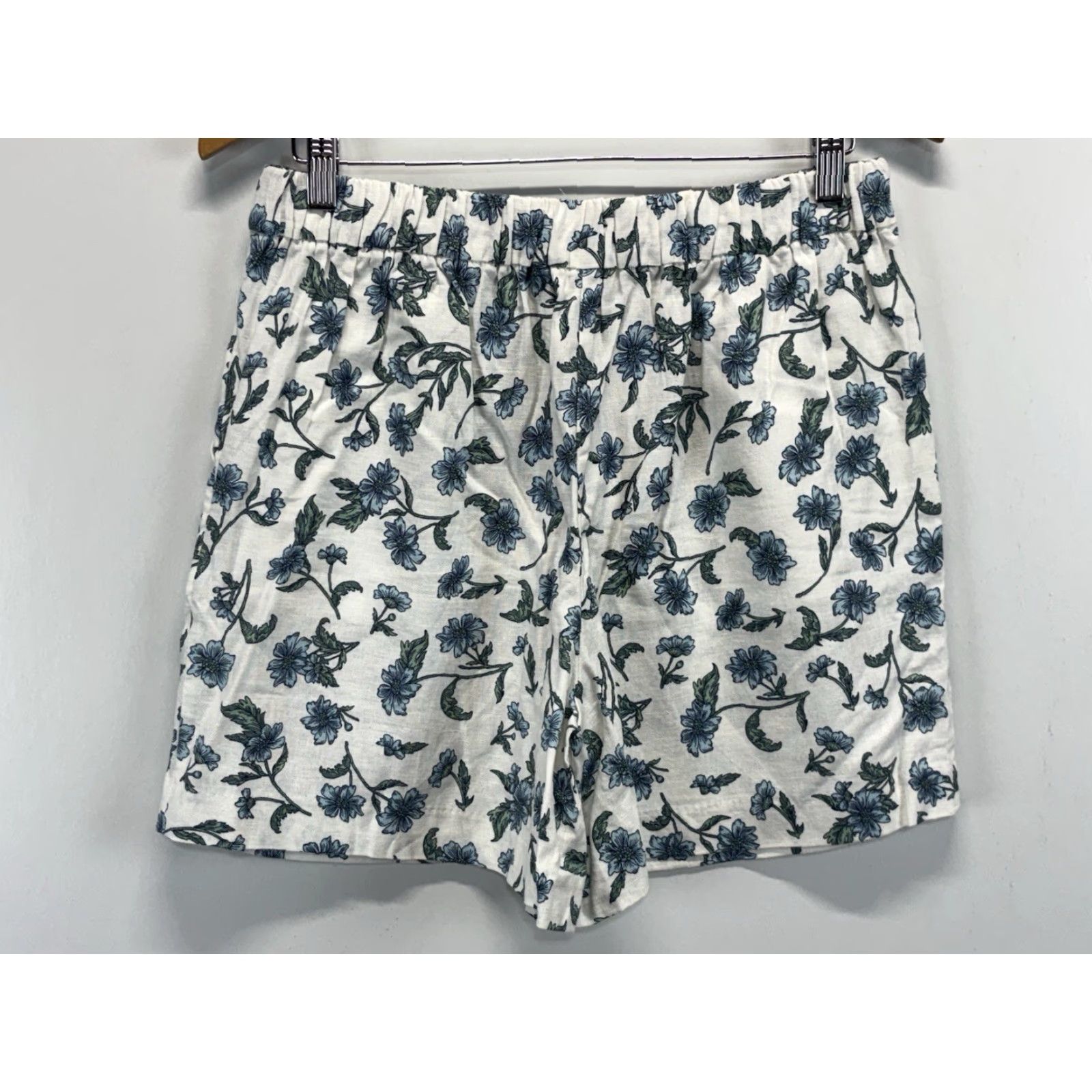 J.Crew J. Crew Linen Blend Floral Shorts Womens 8 White Pleated Vintage No 5 in Inseam Regular Mom Preppy Classic Shirt? Size 30" / US 8 / IT 44 - 3 Thumbnail