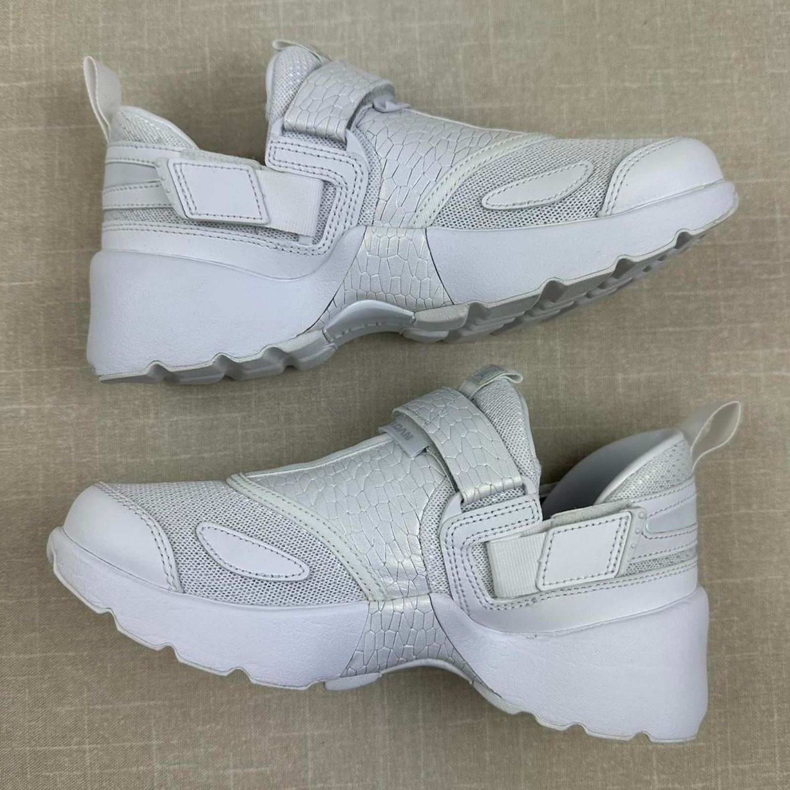 Jordan Brand 2016 Jordan Trunner LX "Triple White" Women 6 Size US 6 / IT 36 - 3 Thumbnail