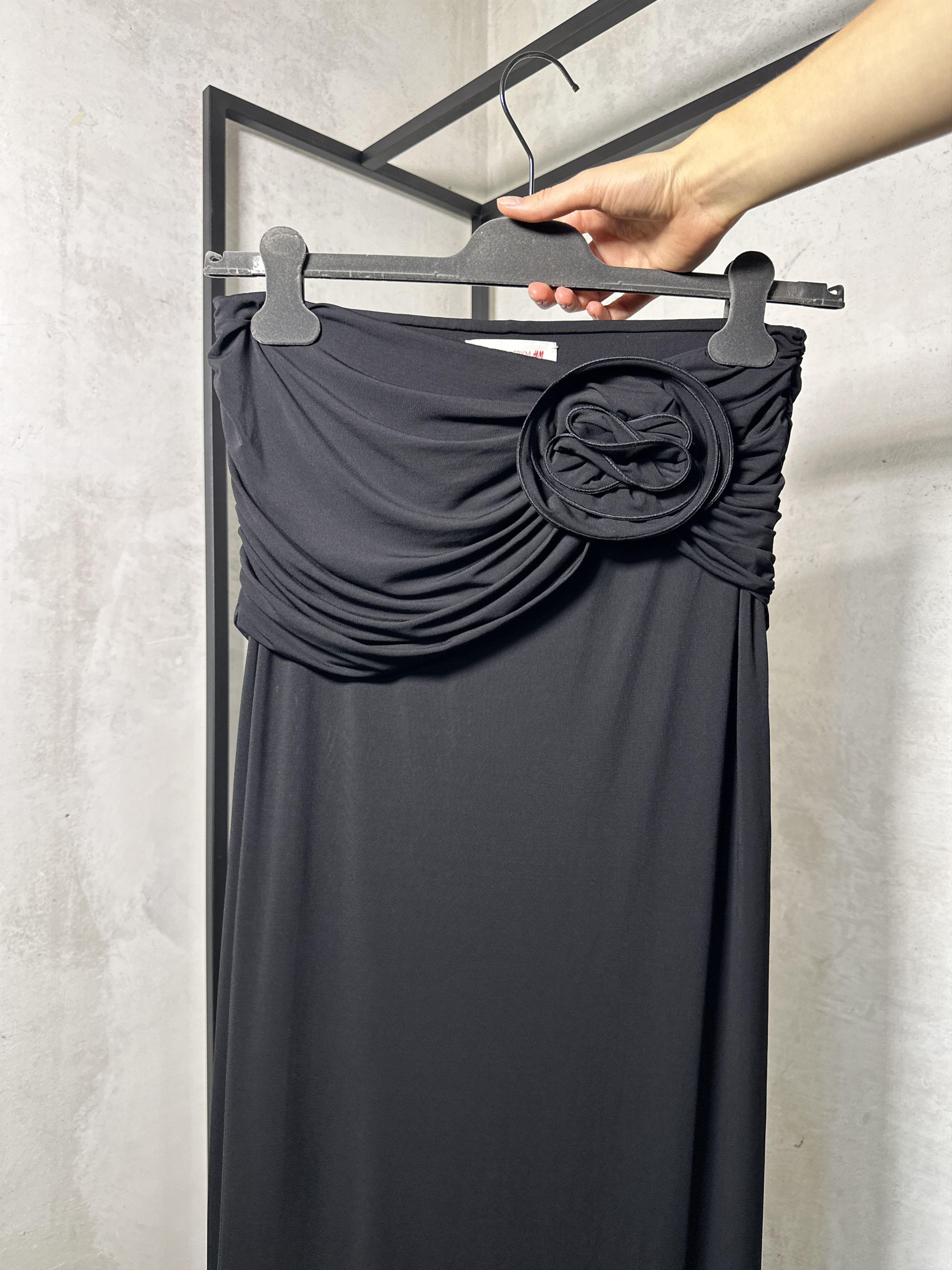 Magda Butrym Magda Butrym x H&M Midi Rose Black Skirt Size 28" / US 6 / IT 42 - 6 Thumbnail