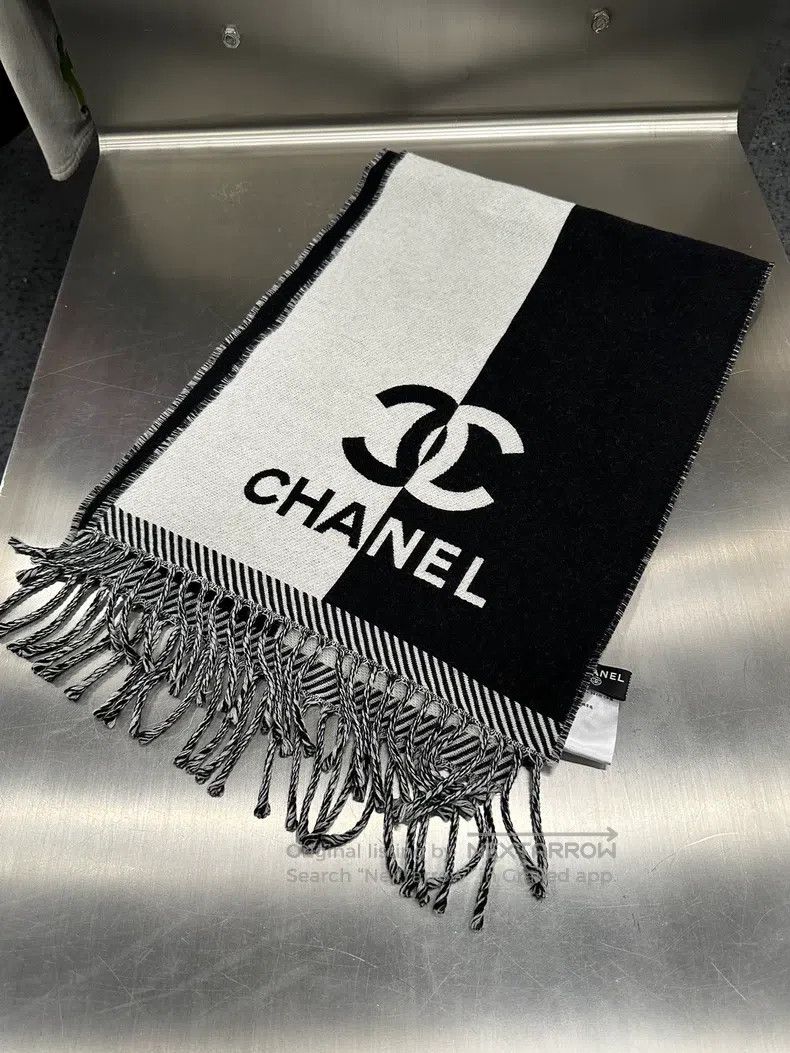 Chanel Chanel Panda Black and White Scarf Size ONE SIZE - 3 Thumbnail