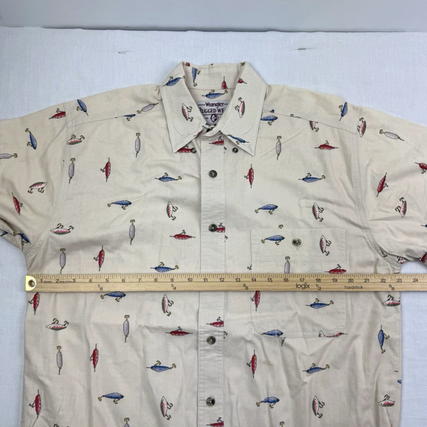 Wrangler VINTAGE Wrangler Rugged Wear Button Up Shirt Adult XL Beige Graphic Print Short Sleeve Y2K 90s Fish Outdoor Mens Size US XL / EU 56 / 4 - 7 Thumbnail