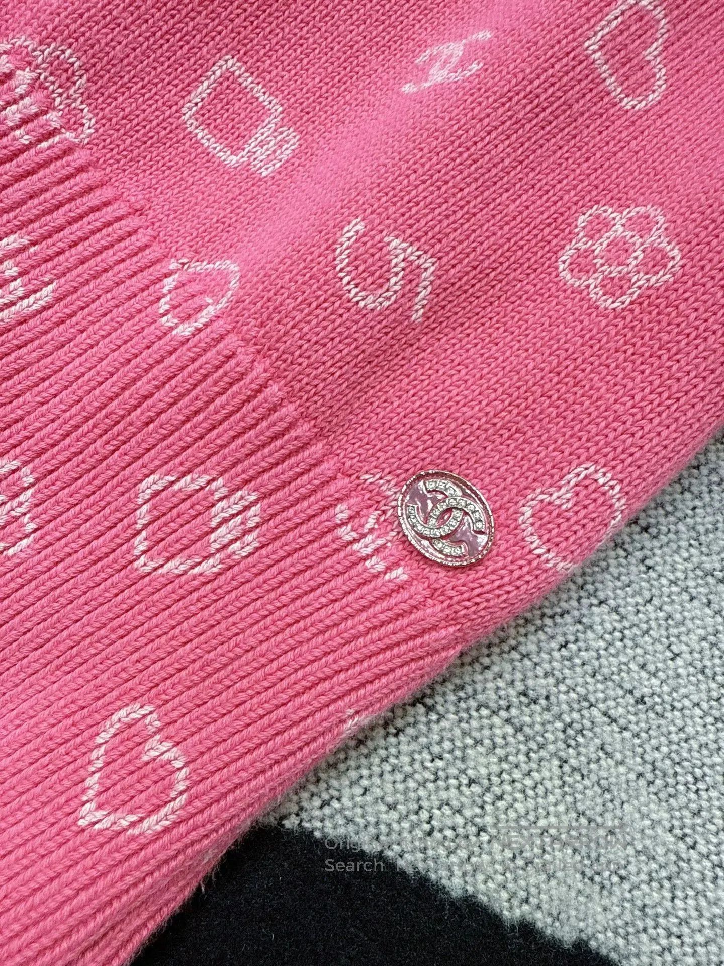 Chanel pink and white embroidered knit vest. Size US S / EU 44-46 / 1 - 5 Thumbnail