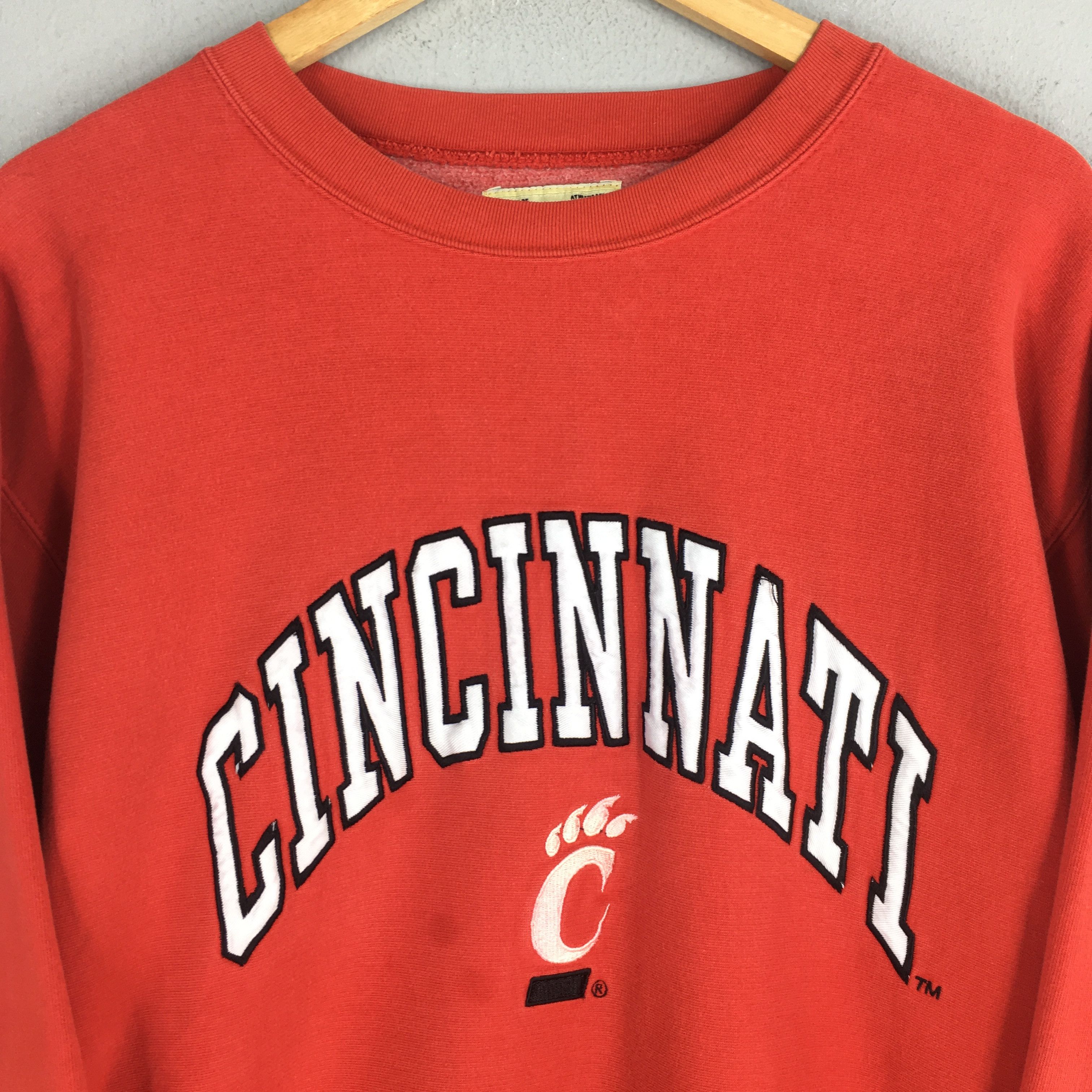 NCAA × Vintage Vintage Cincinnati Bearcats NCAA Red Sweatshirt Large Size US L / EU 52-54 / 3 - 2 Thumbnail