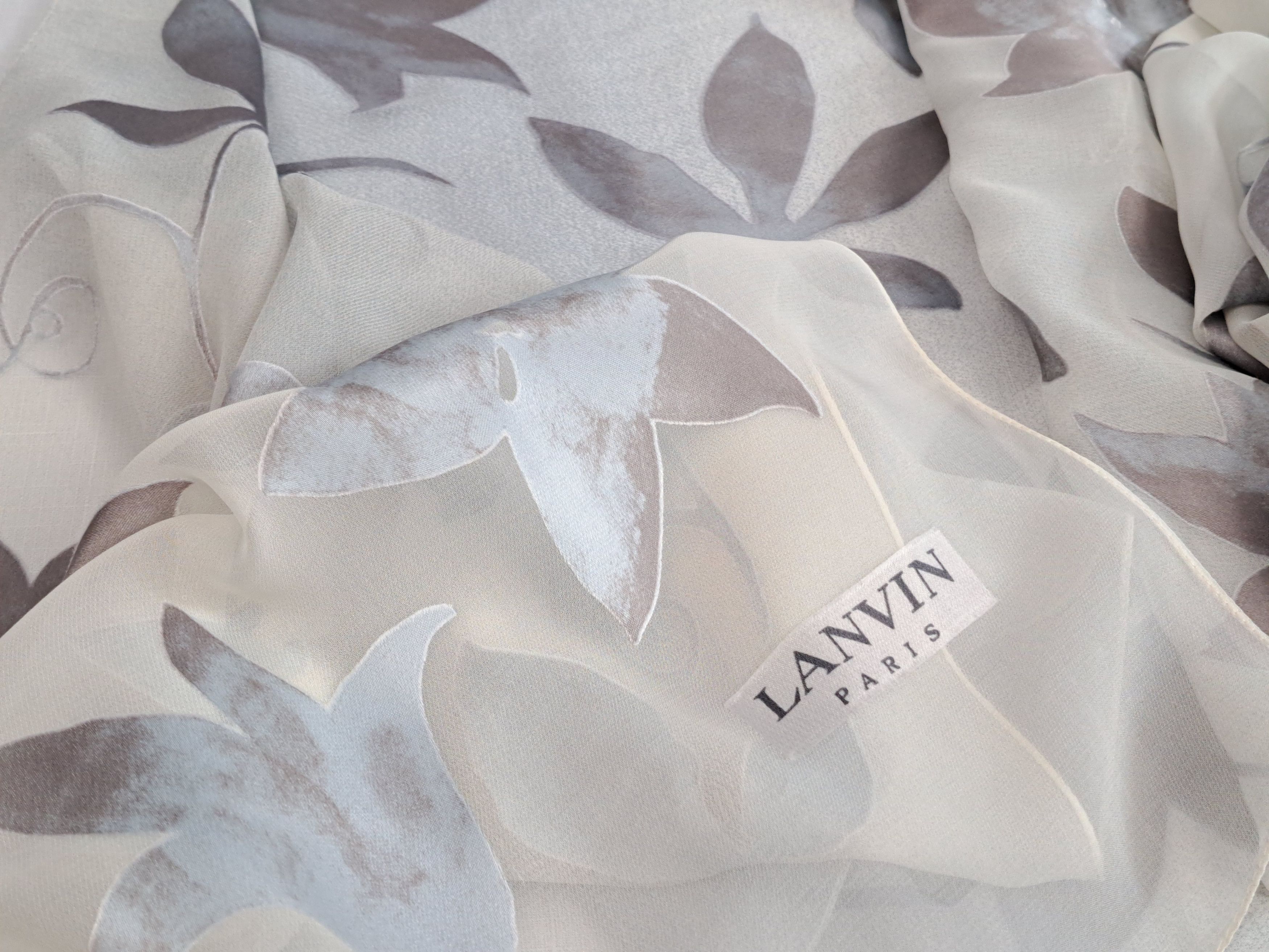 Lanvin × Vintage LANVIN Paris ultra lightweight silk scarf. Size ONE SIZE - 9 Thumbnail