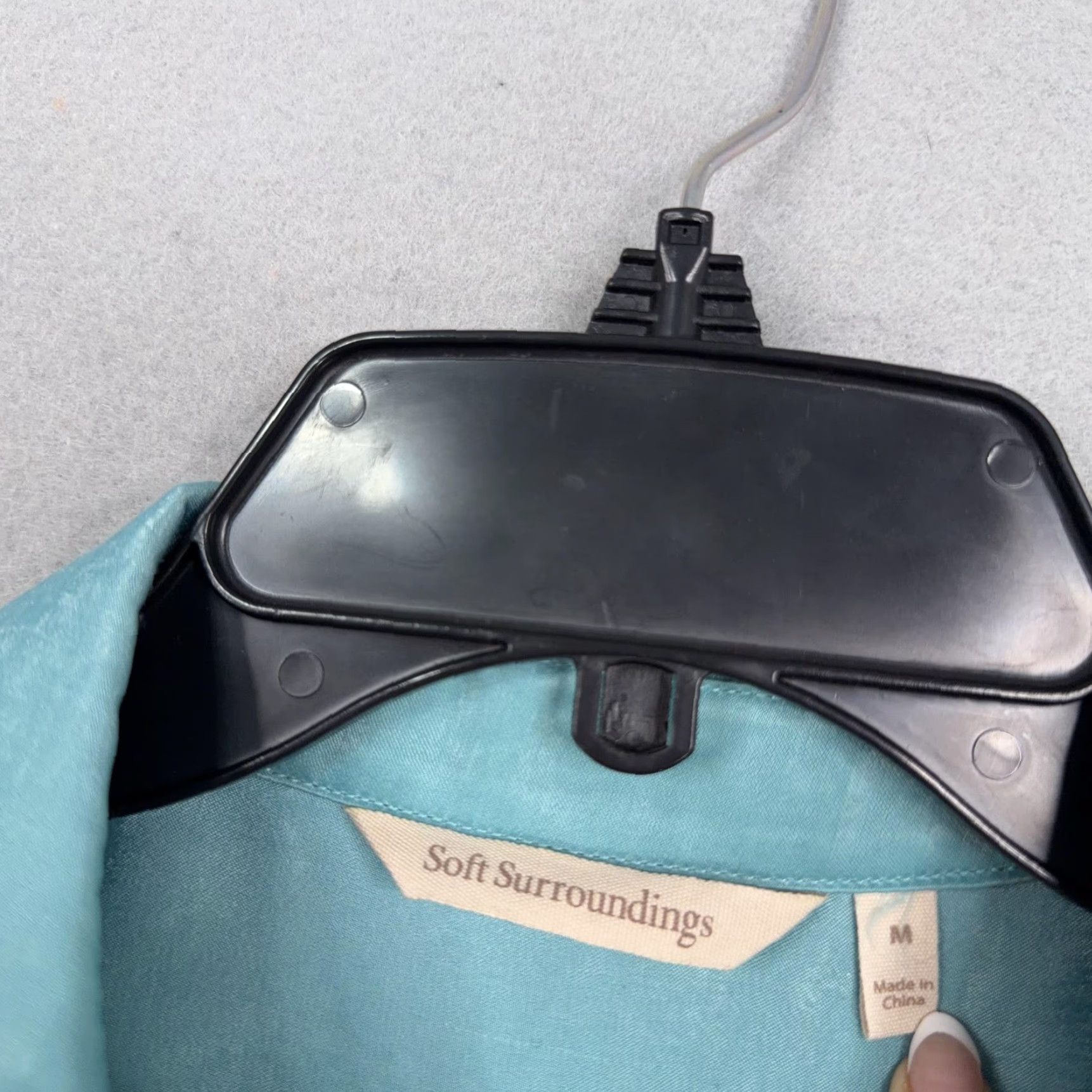 Soft Surroundings Soft Surroundings Shirt Womens Medium Teal Button-Front Satin Blouse Top Size M / US 6-8 / IT 42-44 - 4 Thumbnail