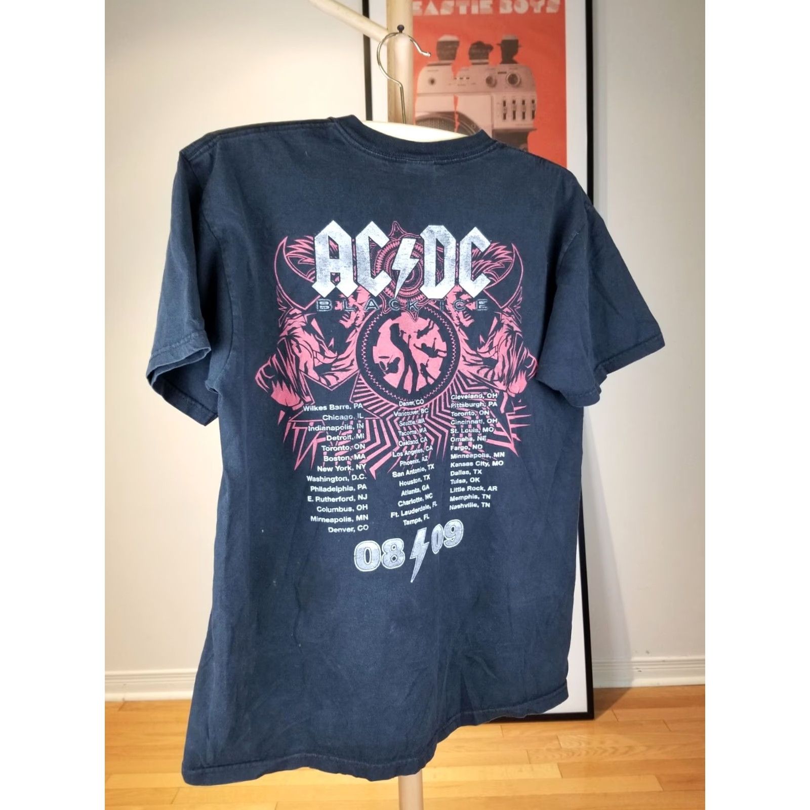Vintage VINTAGE AC DC HEAVY METAL BAND TOUR BLACK T-SHIRT SZ LARGE Shirt Mens 27in Back 22in 2Sided Cotton USA Pattern: Solid Size US L / EU 52-54 / 3 - 4 Thumbnail