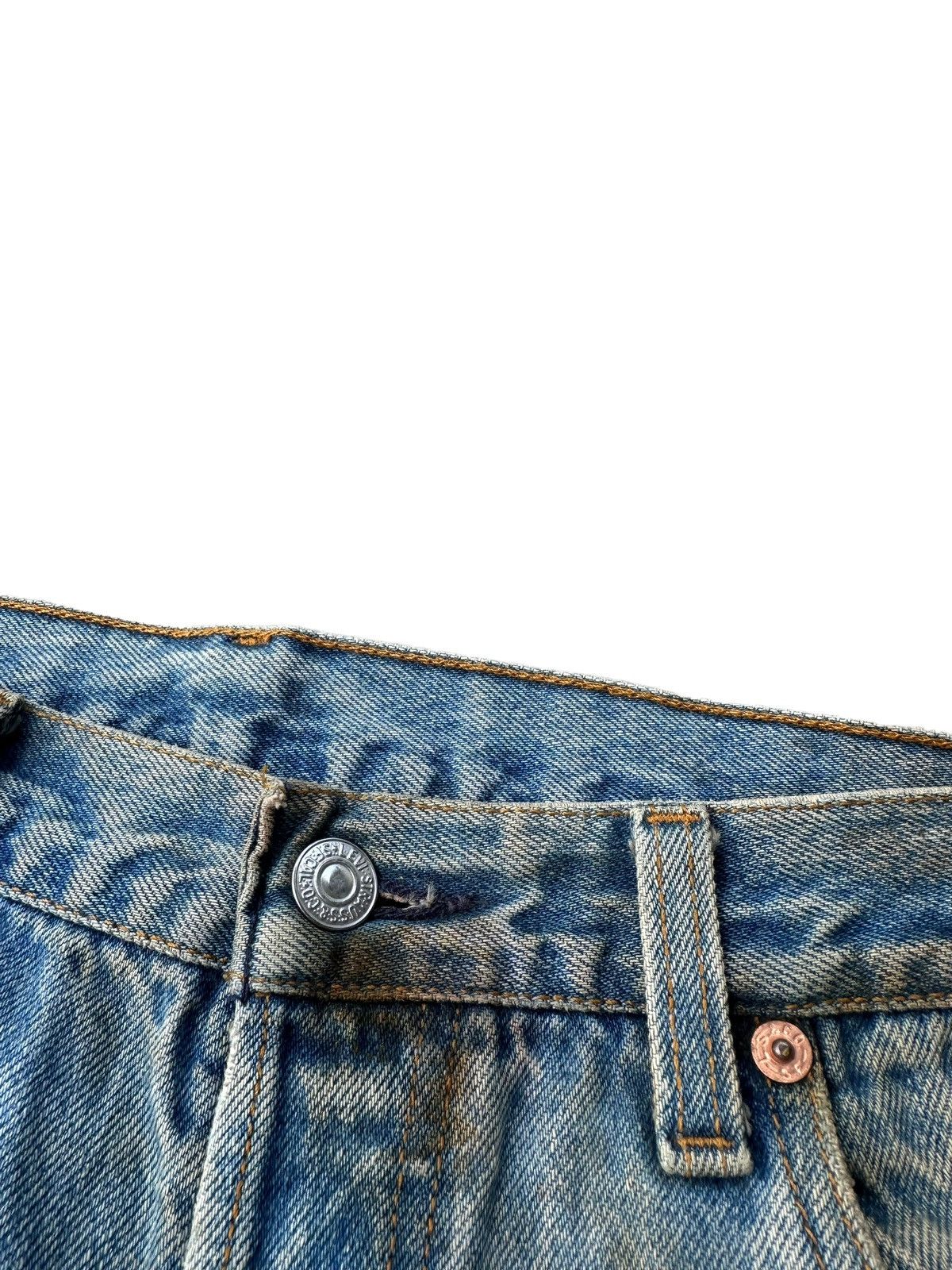 Levi's Vintage Levi’s 501 top button 552 light blue wash denim jean Size US 34 / EU 50 - 2 Thumbnail