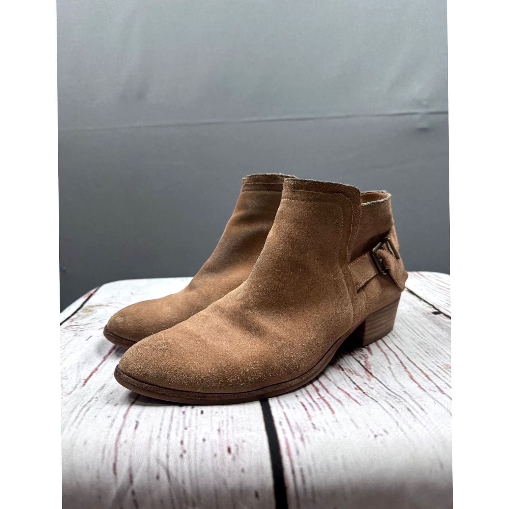 Vintage Gianni Bini Tan Suede Bootie Pointed Toe Buckle Zip Ankle Bootie Women 8.5M Brown Leather Lining Casual Western 39 7.5 6.5 UK 8.5 US Size US 9 / IT 39 - 2 Thumbnail