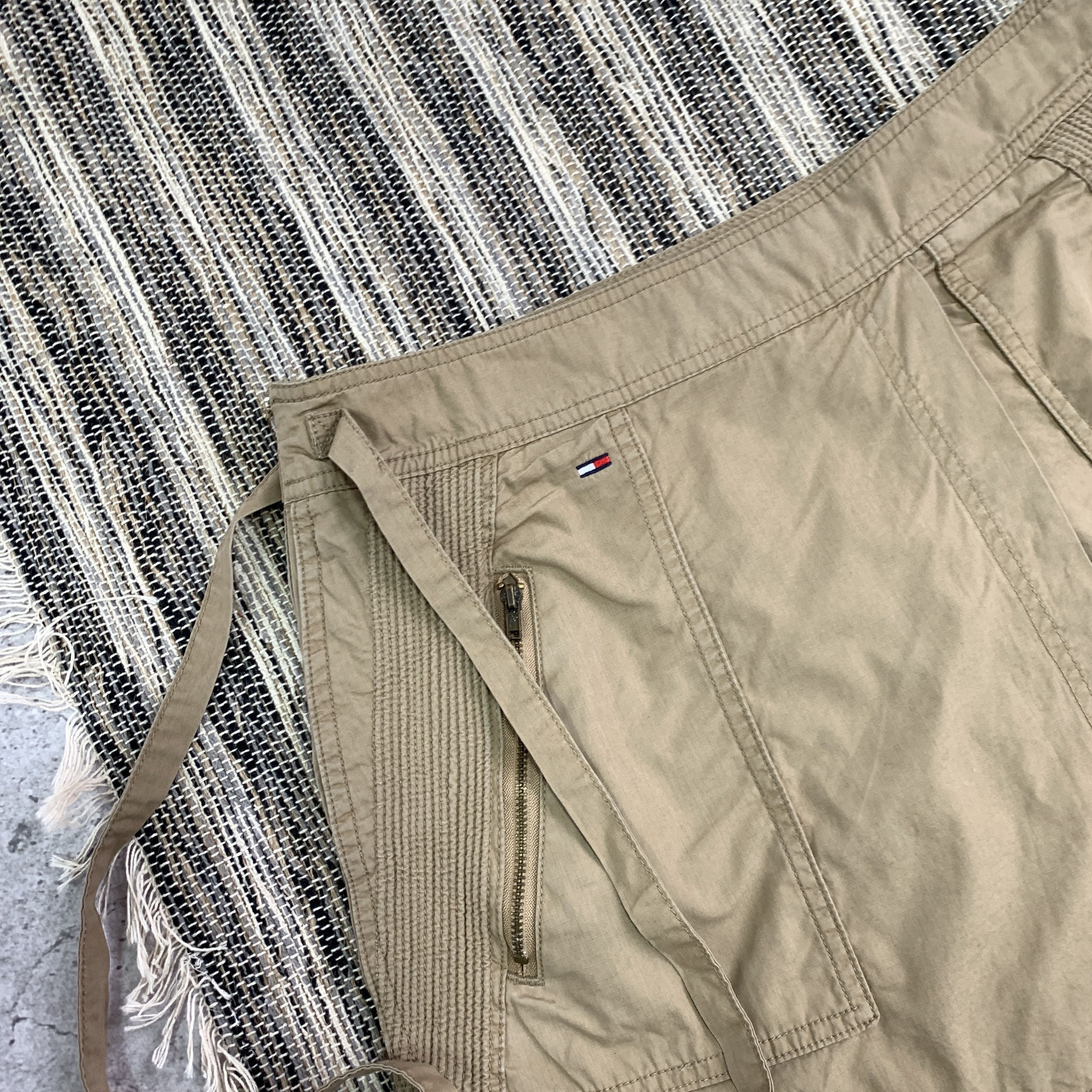Tommy Hilfiger Vintage Tommy Hilfiger Denim Y2K Beige Women's Mini Skirt Size 27" / US 4 / IT 40 - 4 Thumbnail