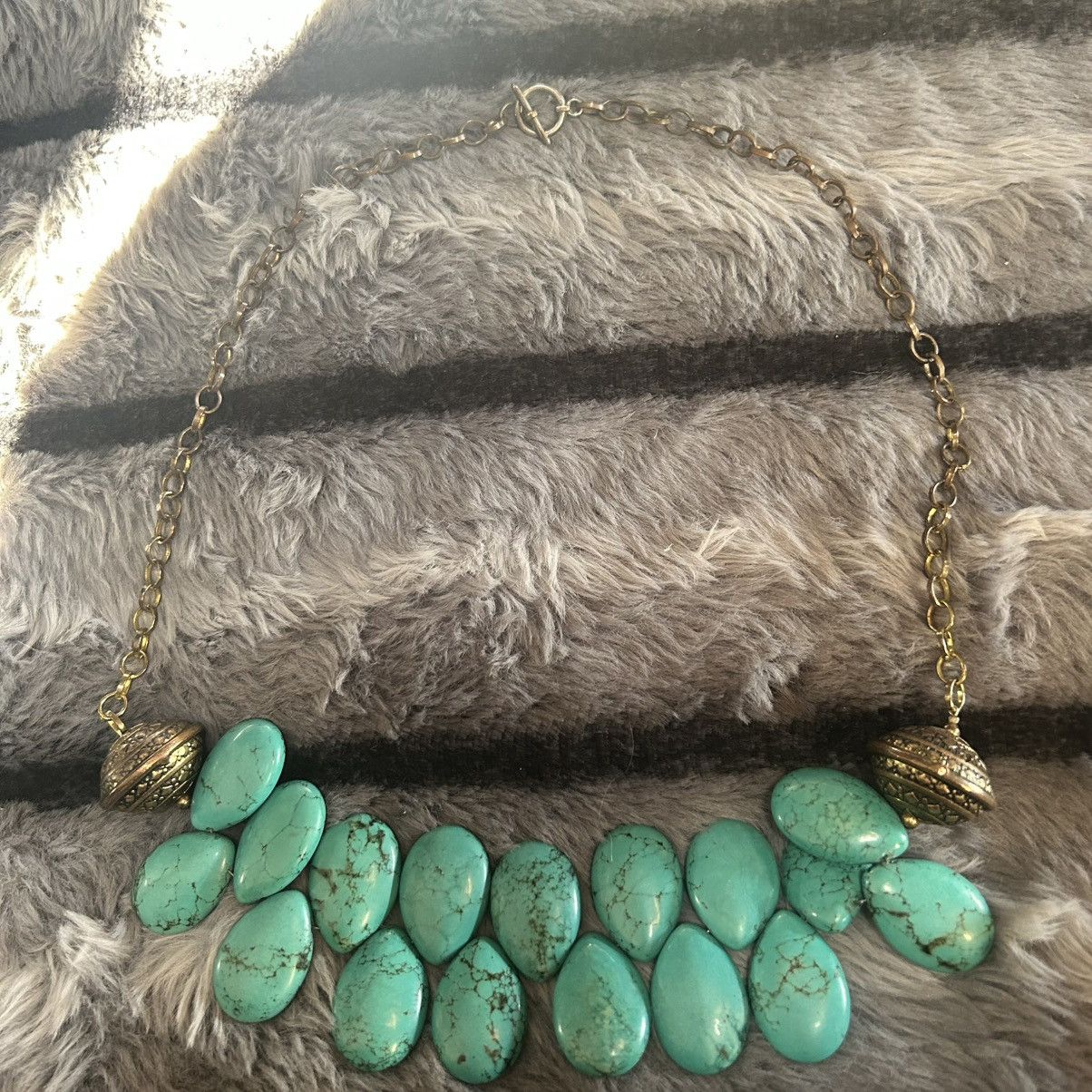 Vintage Handcrafted vintage raindrop howlite brass chain necklace Size ONE SIZE - 6 Thumbnail