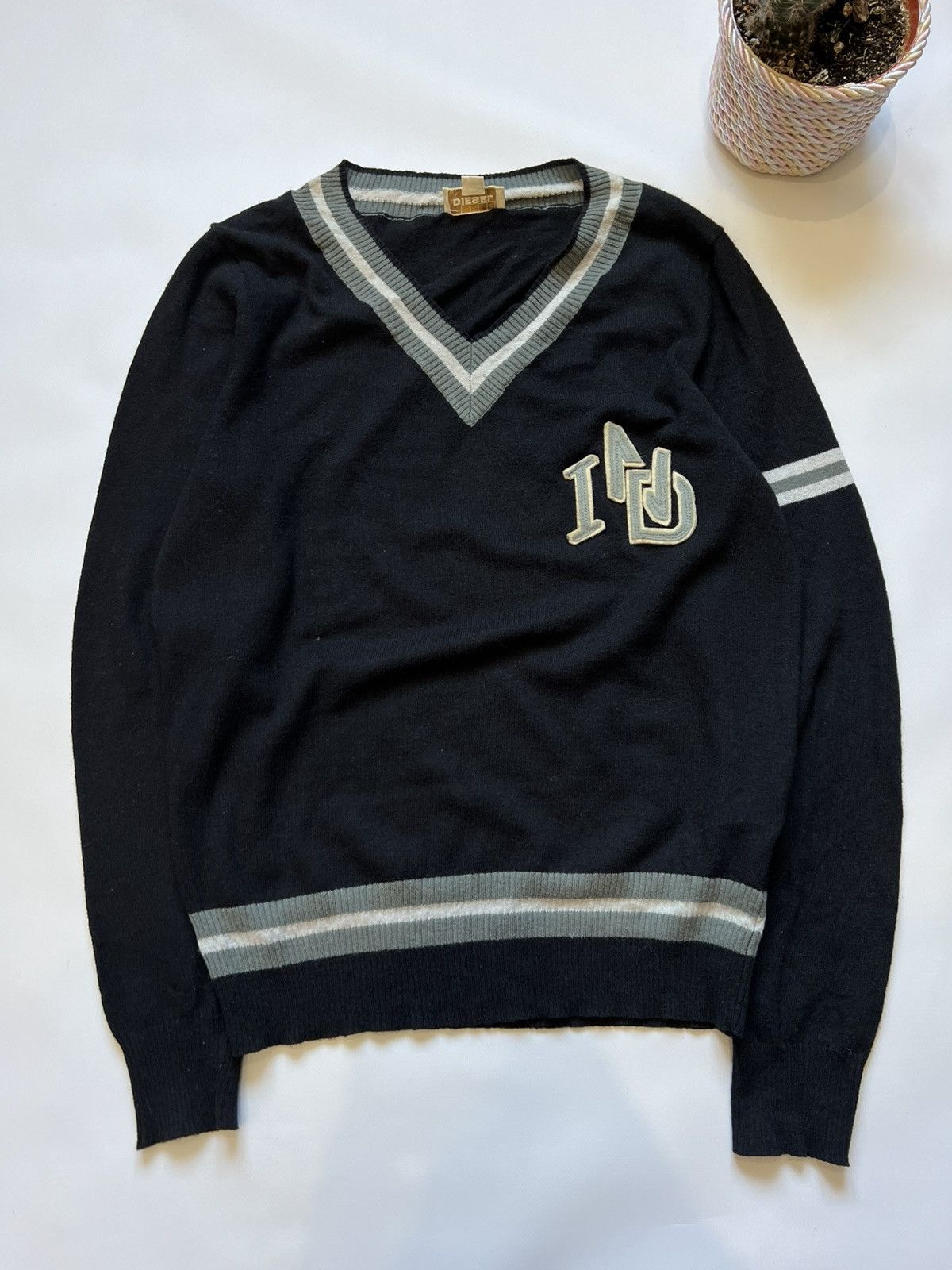Diesel Vintage Diesel V Neck Sweater 90s Size US L / EU 52-54 / 3 - 1 Thumbnail