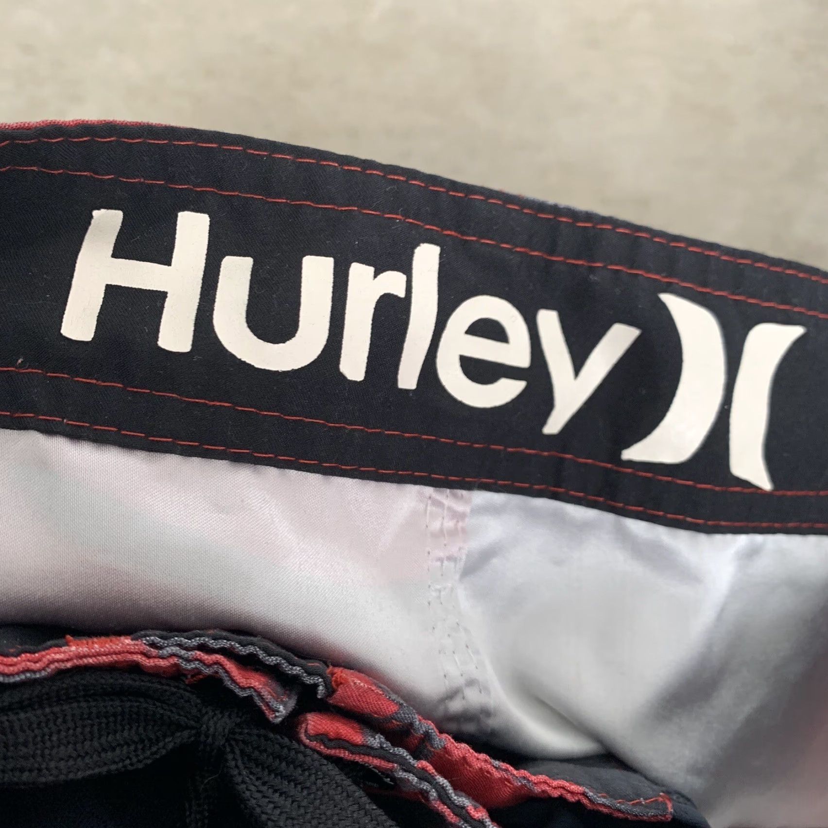 Hurley HURLEY Board Shorts Mens 30 Red Hibiscus Floral Cargo Pocket Drawstring Surfing Size US 30 / EU 46 - 3 Thumbnail