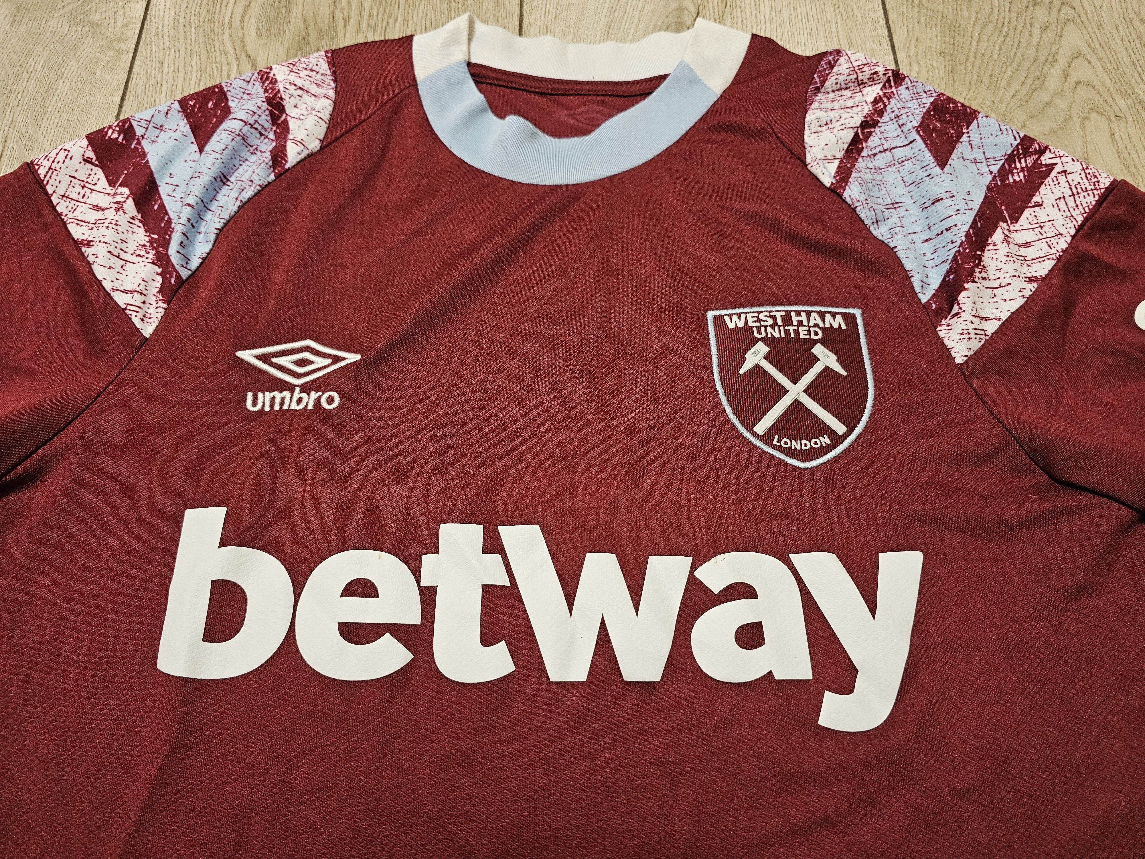 Umbro WEST HAM UNITED 2022 2023 HOME FOOTBALL SHIRT SOCCER JERSEY Size US S / EU 44-46 / 1 - 3 Thumbnail