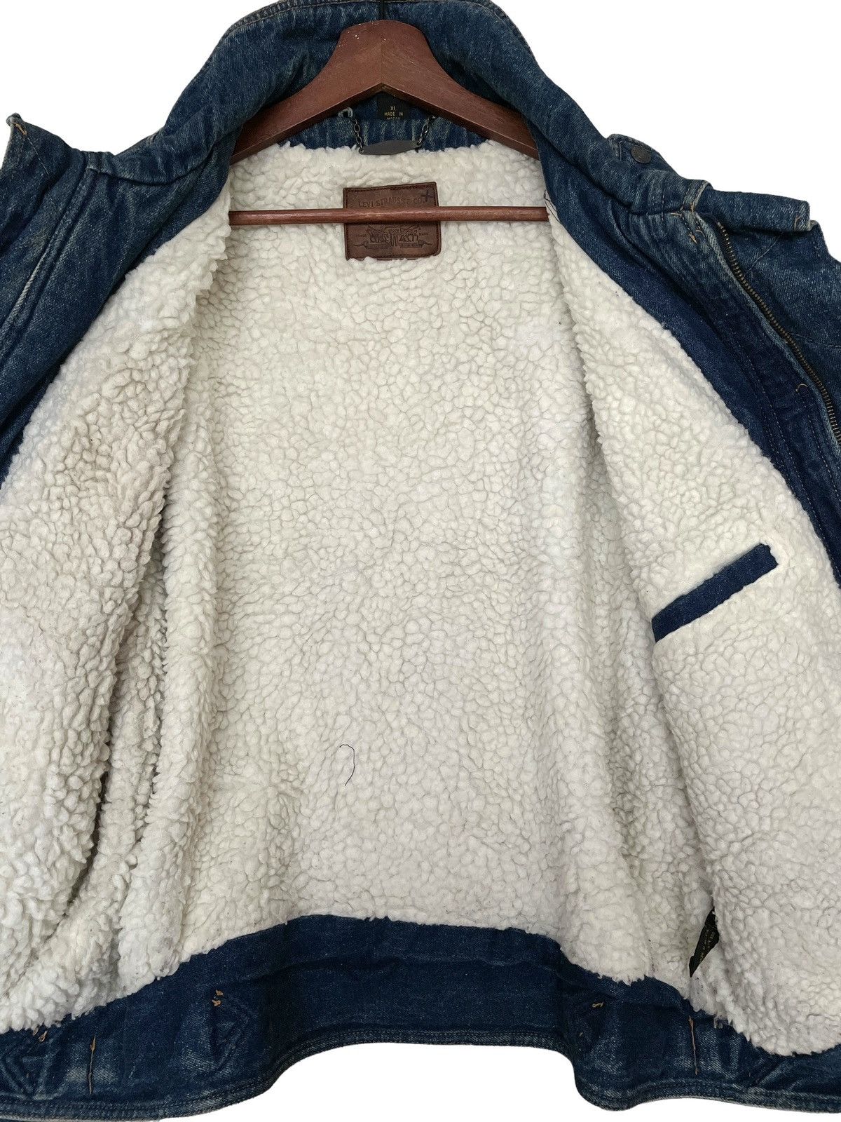 Levi's Vintage Brand Levi’s Fur Denim Jacket 1990s Size US XL / EU 56 / 4 - 3 Thumbnail