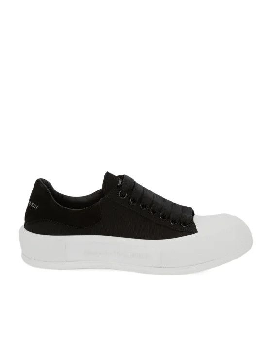 o1w1db10925 Deck Lace Up Plimsoll in Black/White