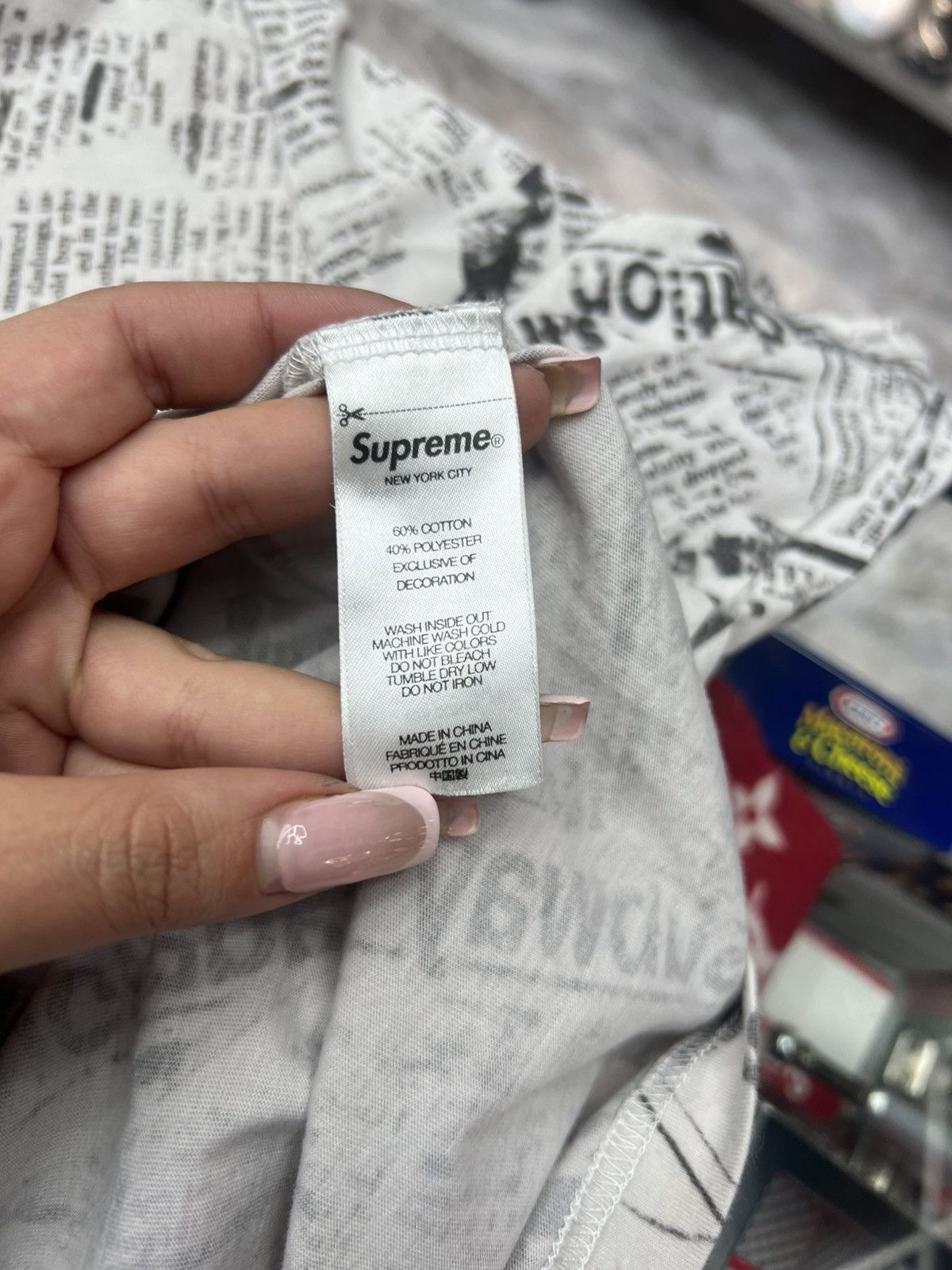 Supreme Supreme Newspaper Short Sleeve Size US L / EU 52-54 / 3 - 7 Thumbnail