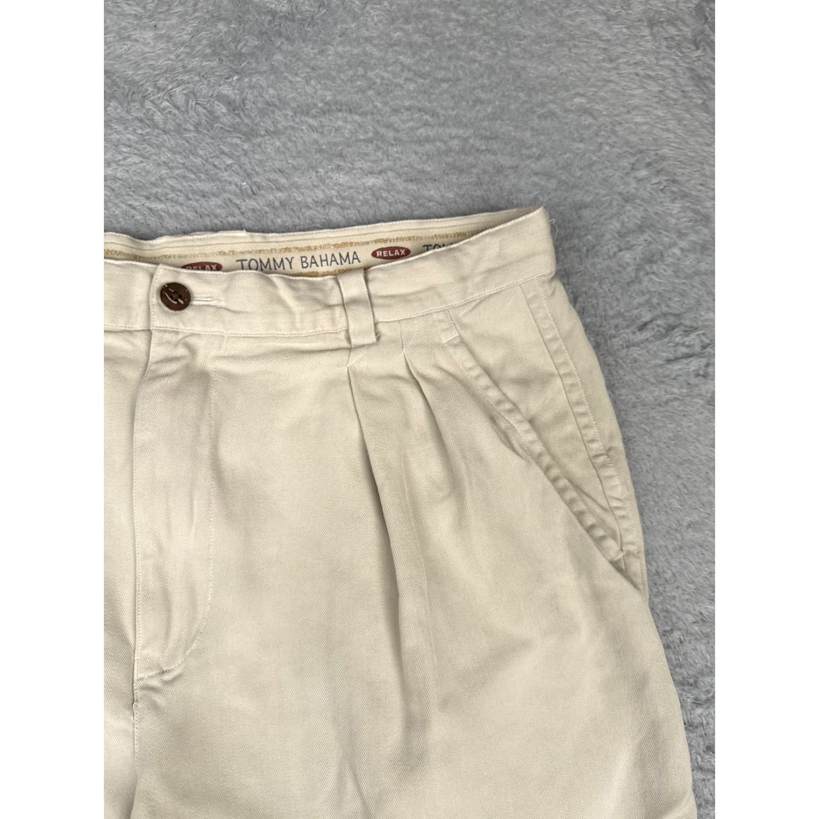 Tommy Bahama VINTAGE Tommy Bahama Shorts Mens 34 Khaki 100% Silk Pleated Relax Chino Casual Zip Fly Beige Beach 1990s Mens Size US 34 / EU 50 - 5 Thumbnail