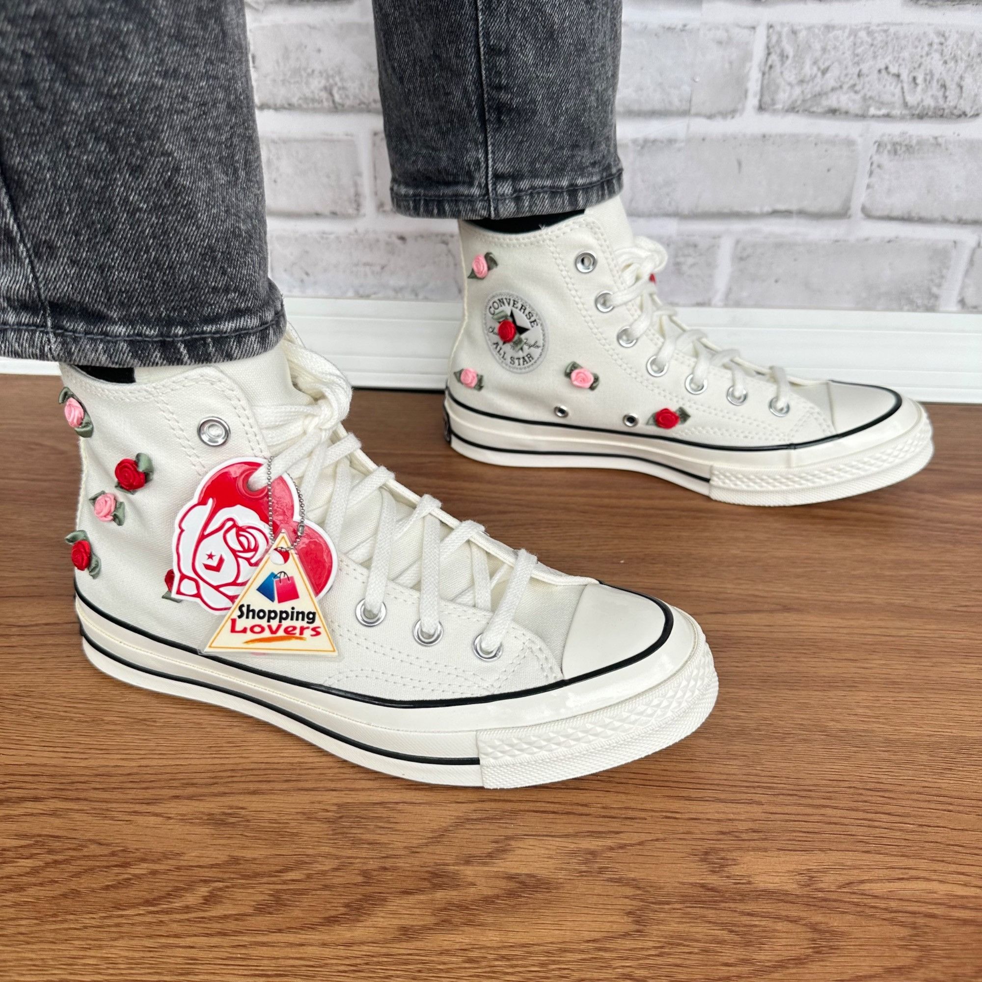 ❤️Converse Chuck 70 Hi Valentine 3D Roses Sz 6 Mens Shoes He display picture 2
