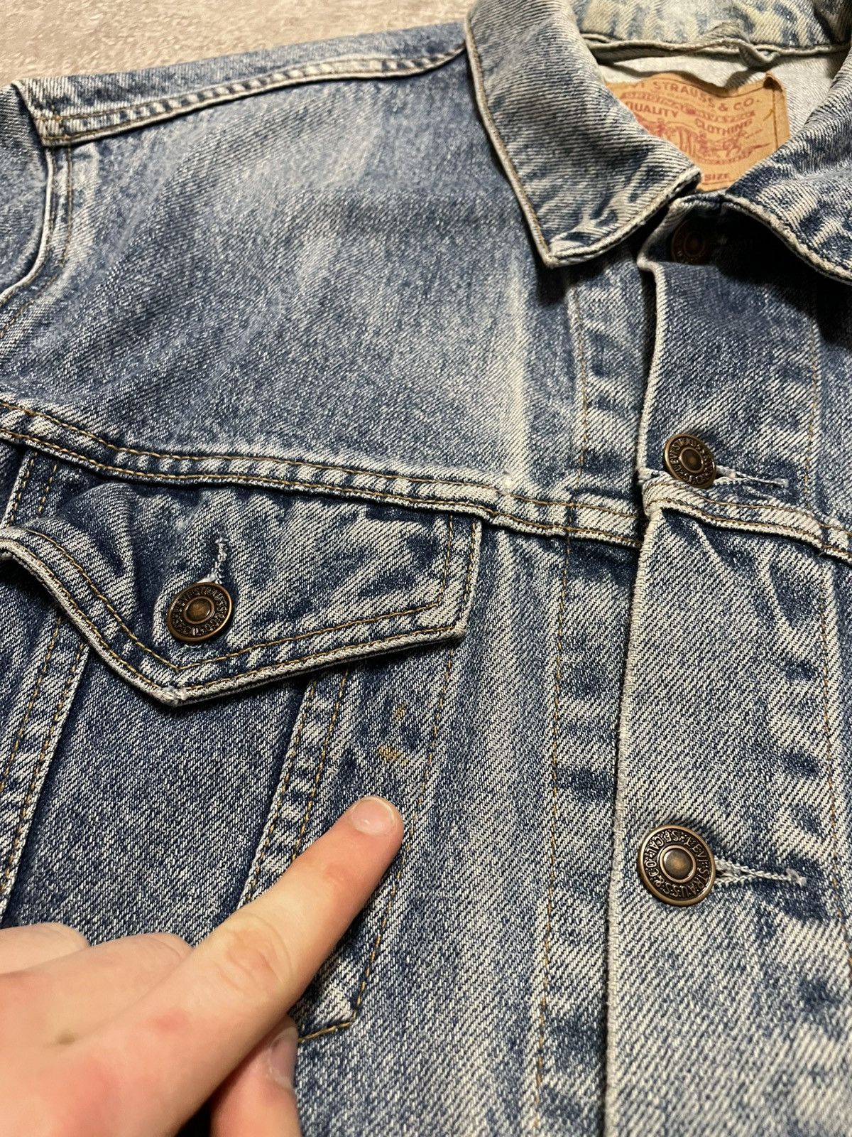 Levi's Vintage Levis Distressed Denim Jacket 90s Size L Men’s Size US L / EU 52-54 / 3 - 7 Thumbnail