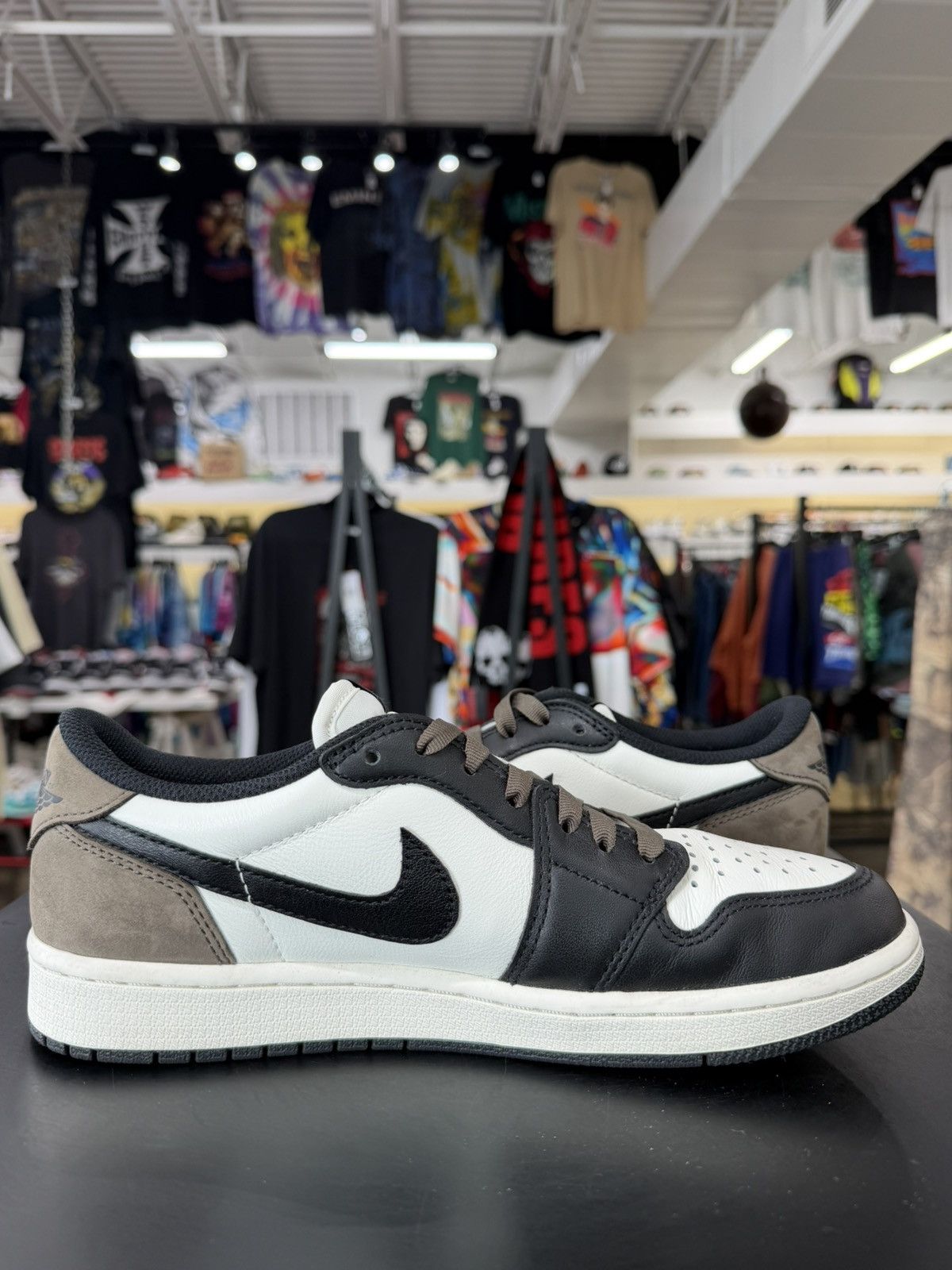 Jordan Brand Jordan 1 Low Mocha Size 8.5 (2024) Size US 8.5 / EU 41-42 - 3 Thumbnail