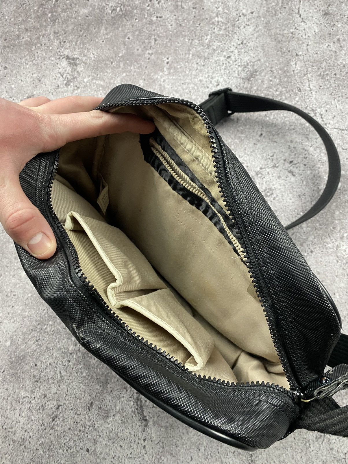 Lacoste Vintage Lacoste big logo Messenger Bag supreme style rareY2k Size ONE SIZE - 10 Thumbnail