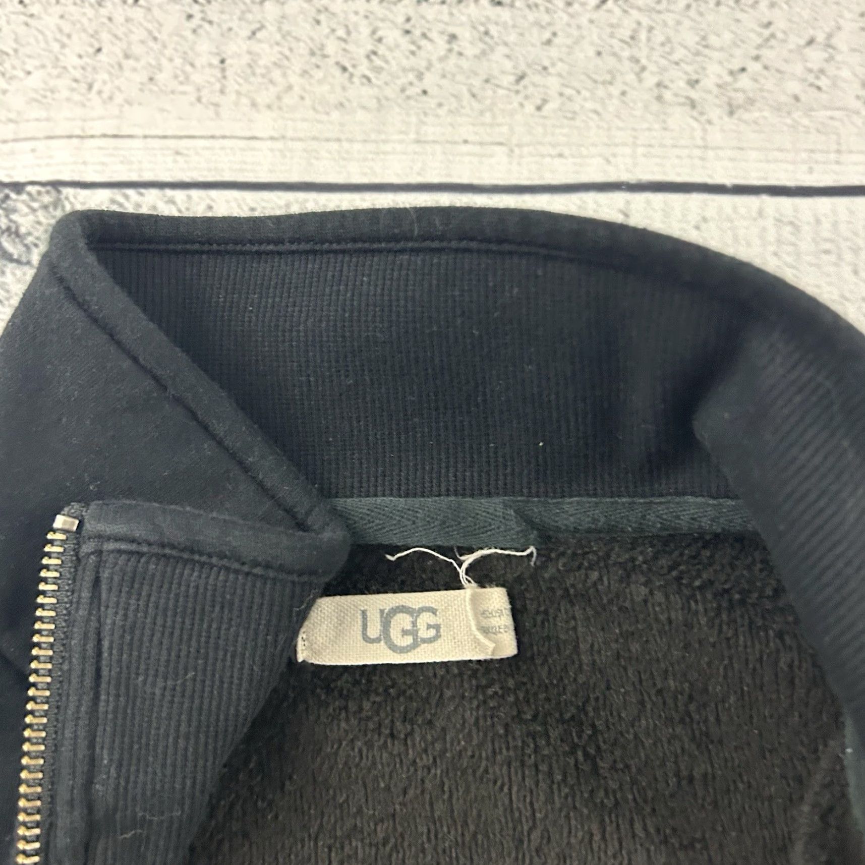 Ugg UGG 1/2 Zip Pullover Sweatshirt Men L Black 1/2 Zip Pullover Sweatshirt (Adults) Mens Black UGG Australia Sweatshirt Size US L / EU 52-54 / 3 - 2 Thumbnail