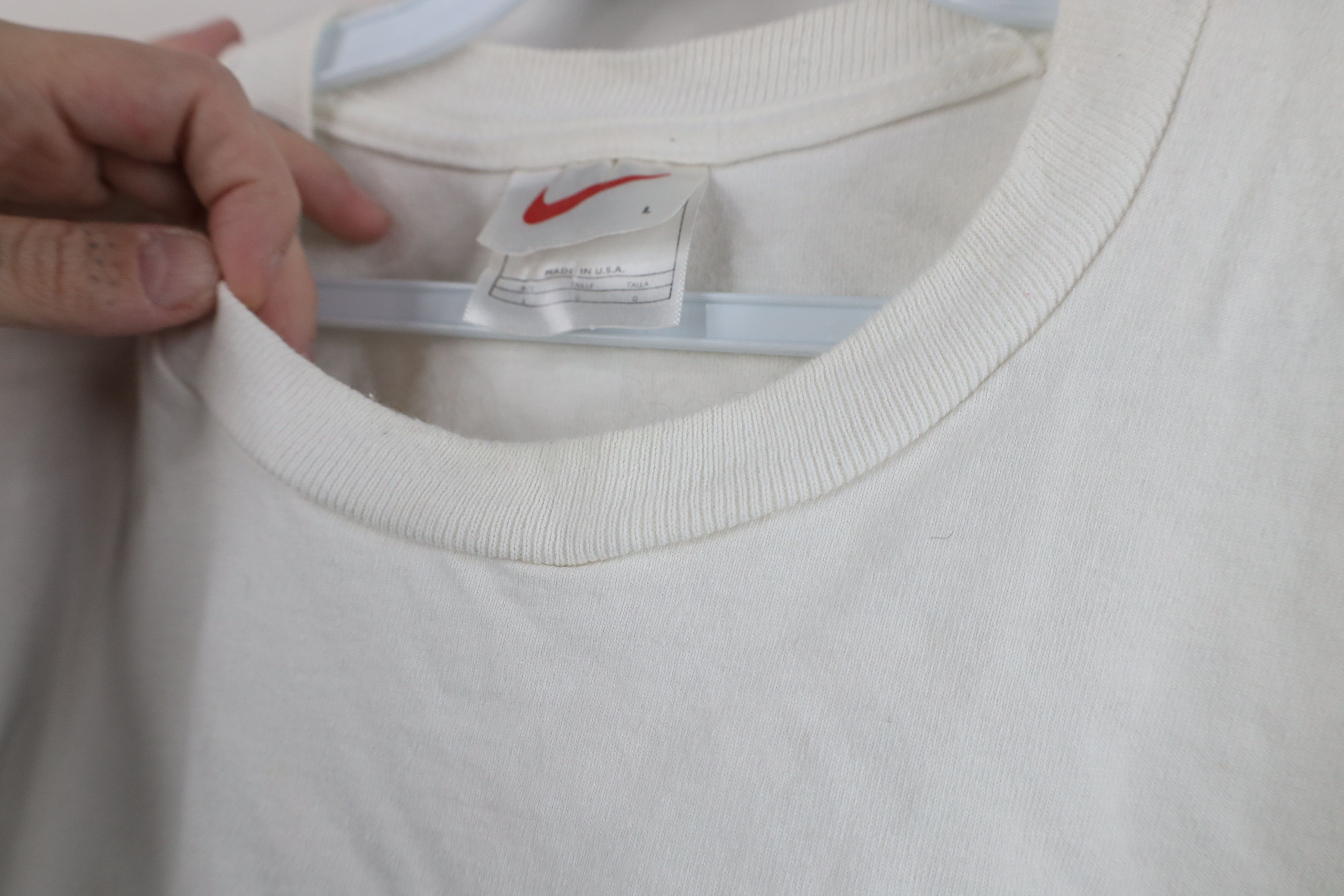 Nike Vintage 90s Nike Travis Scott Mini Swoosh T-Shirt White USA Size US L / EU 52-54 / 3 - 10 Thumbnail