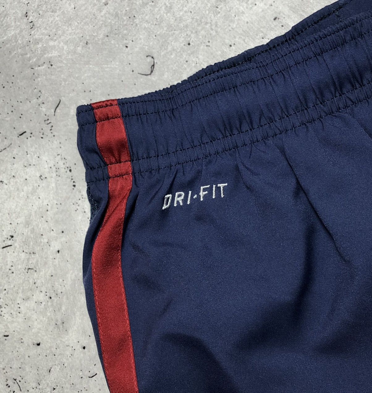 Nike × Vintage Vintage Nike FC Barcelona Soccer Shorts (XL) Size US 33 - 7 Thumbnail